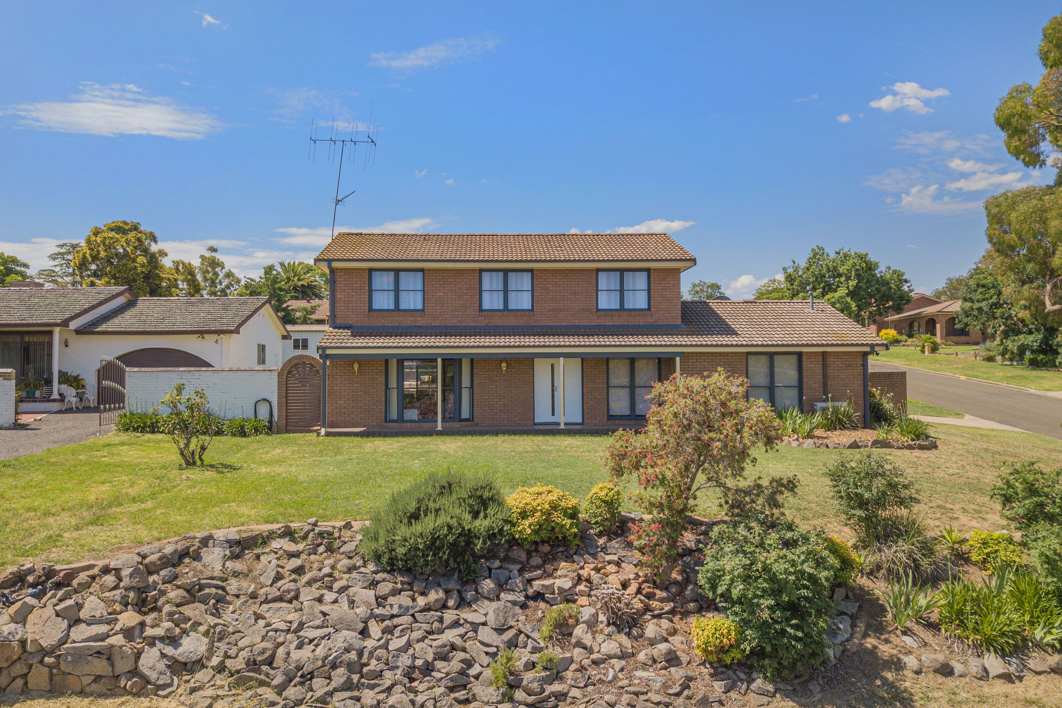 2 Taronga Drive, Cowra NSW 2794, Cowra - Thumbnail 2