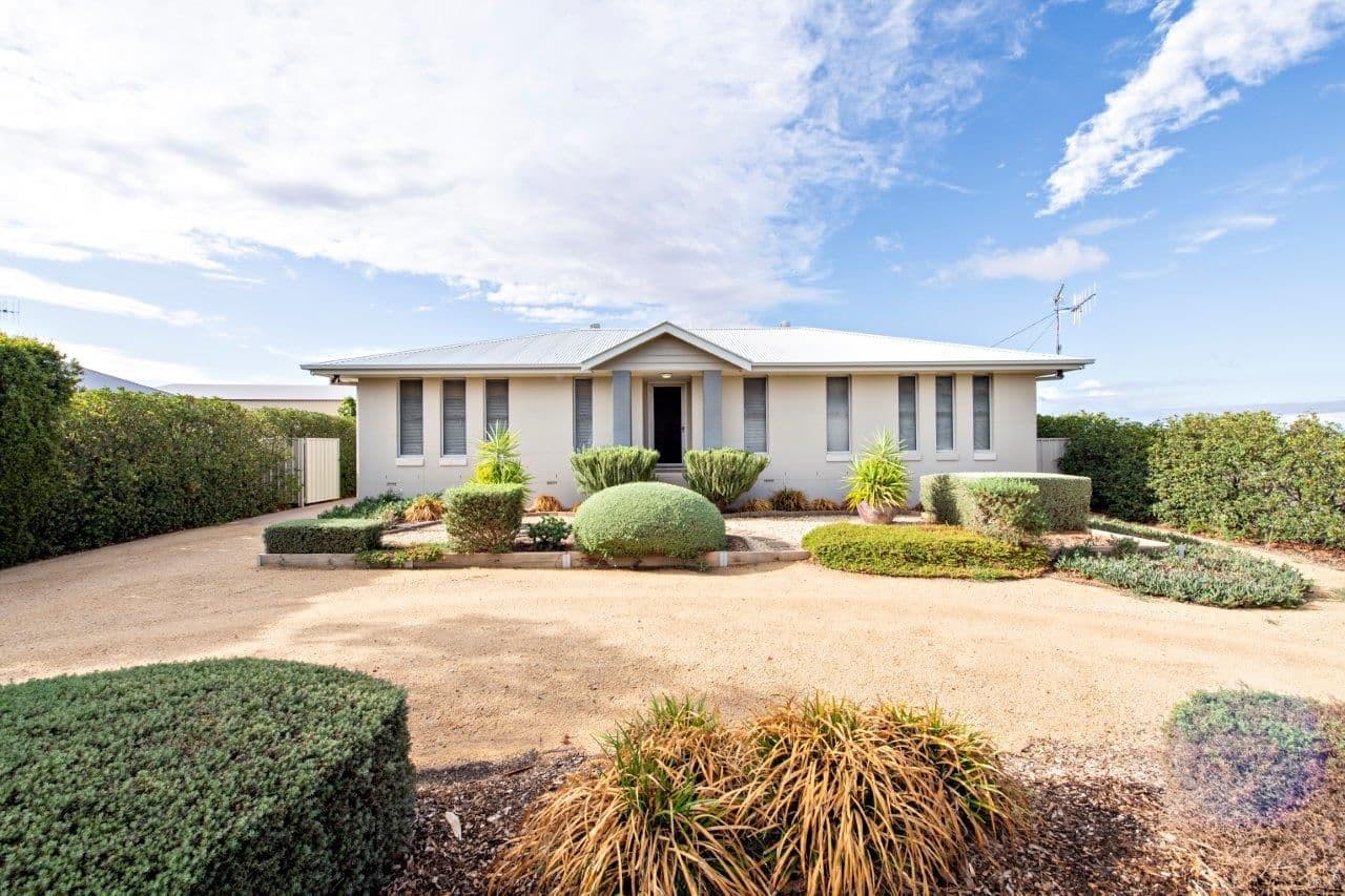 11 Bowden Fletcher Drive, Narromine NSW 2821, Narromine - Image 1