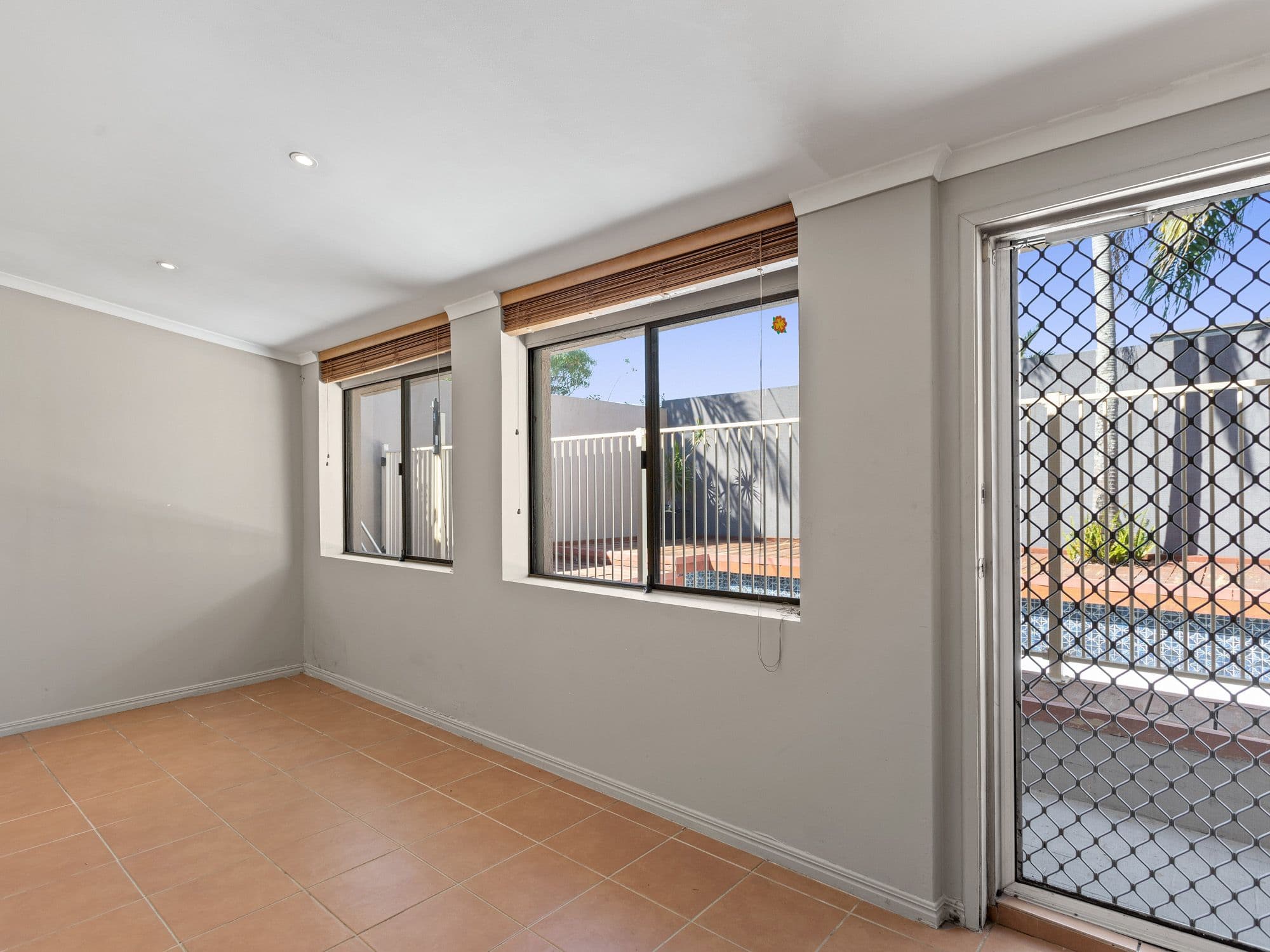 27 Cooleroo Crescent, Southport QLD 4215, Southport - Thumbnail 8