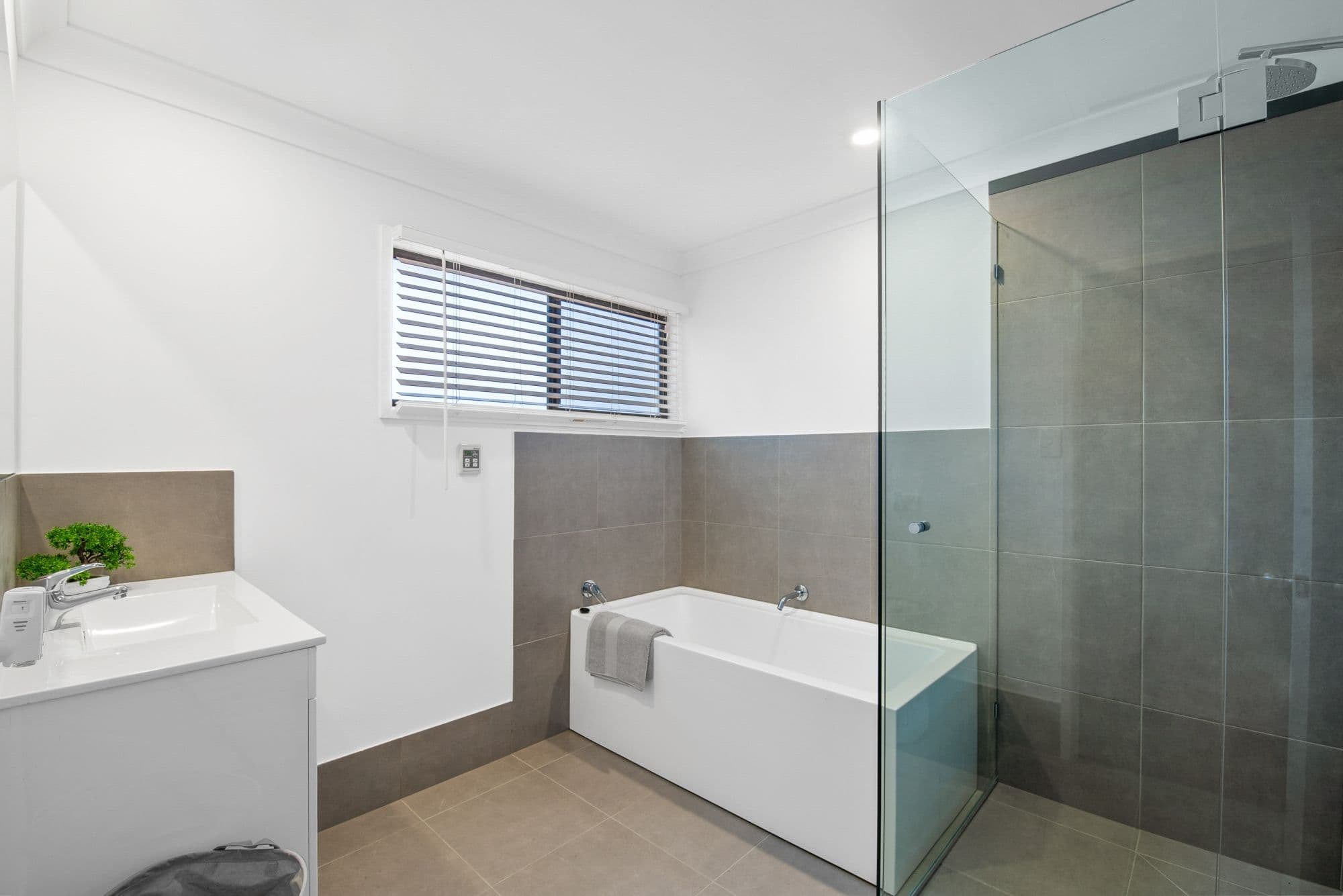 11 Kooyalee Street, Deception Bay QLD 4508, Deception Bay - Thumbnail 8