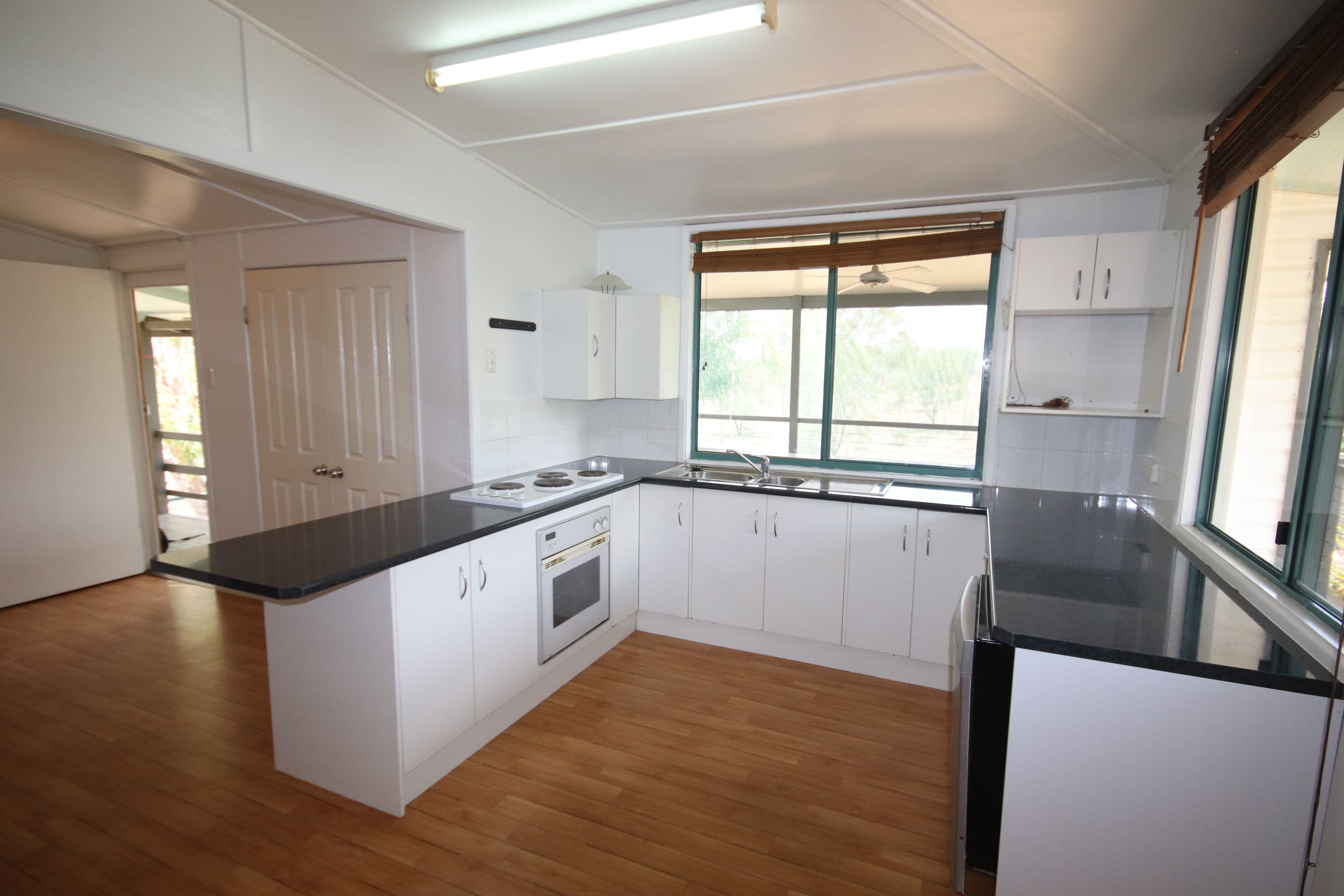 22 Mahoney Street, Mundubbera QLD 4626, Mundubbera - Thumbnail 4