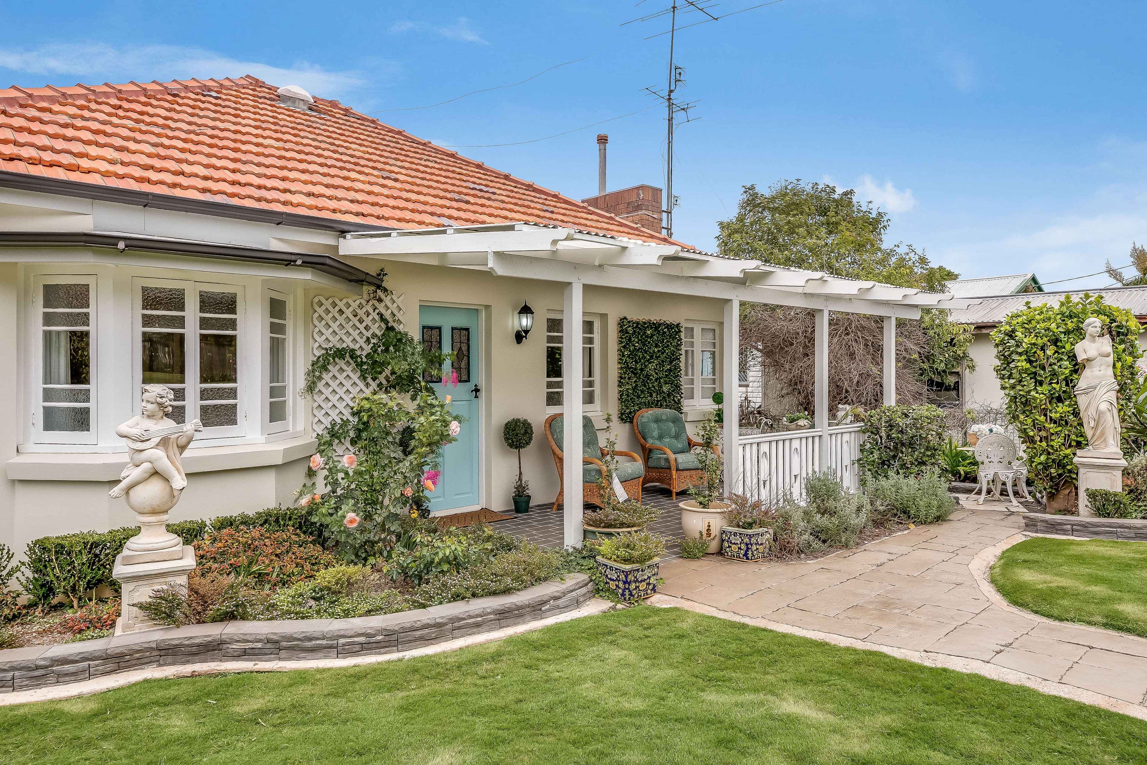 16 Rhyde Street, Mount Lofty QLD 4350, Mount Lofty - Image 1