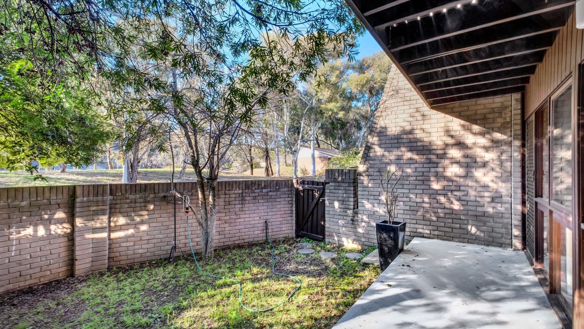 4 McMinn Close, Phillip ACT 2606, Phillip - Thumbnail 2