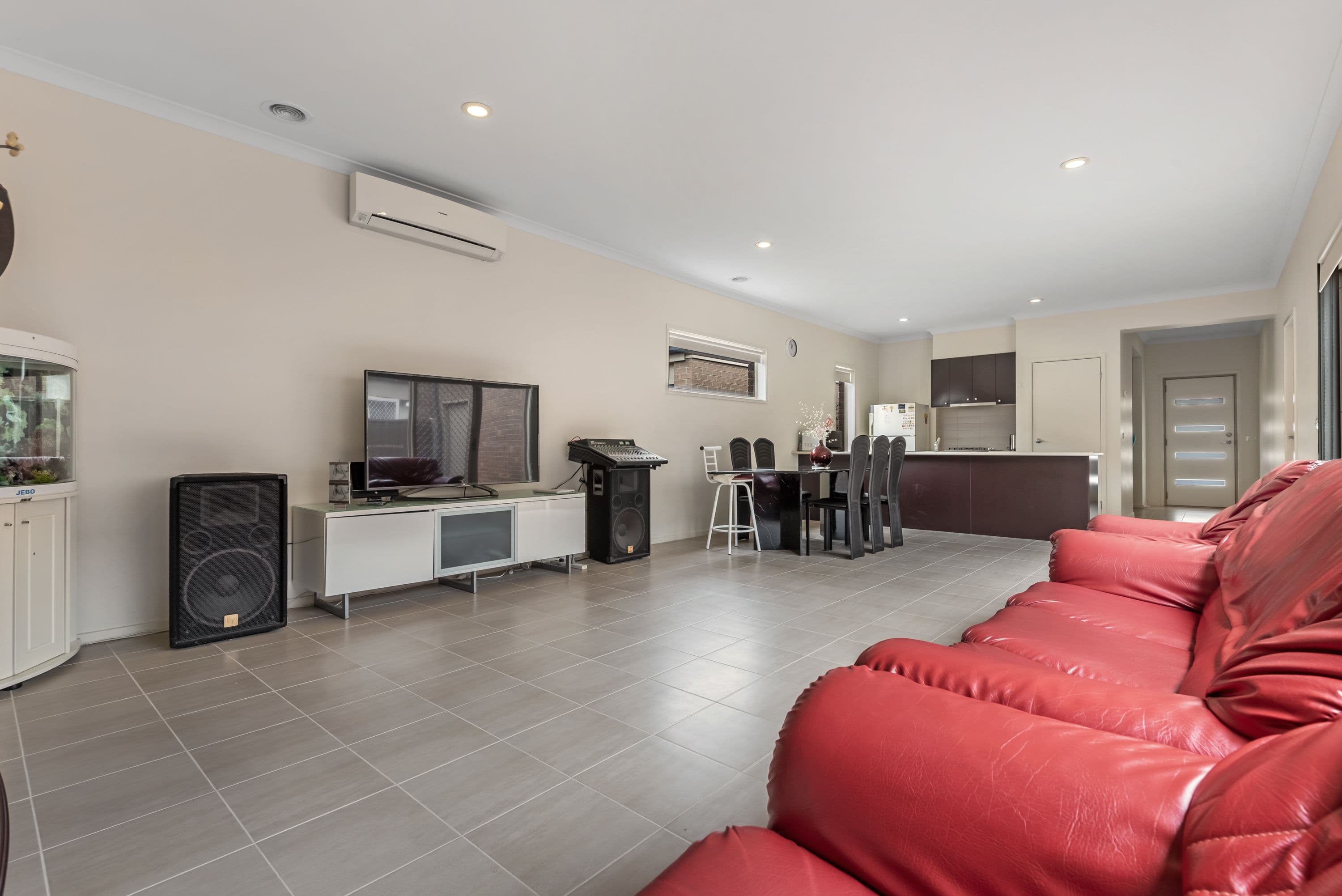 27 Clarendon Avenue, Craigieburn VIC 3064, Craigieburn - Thumbnail 6