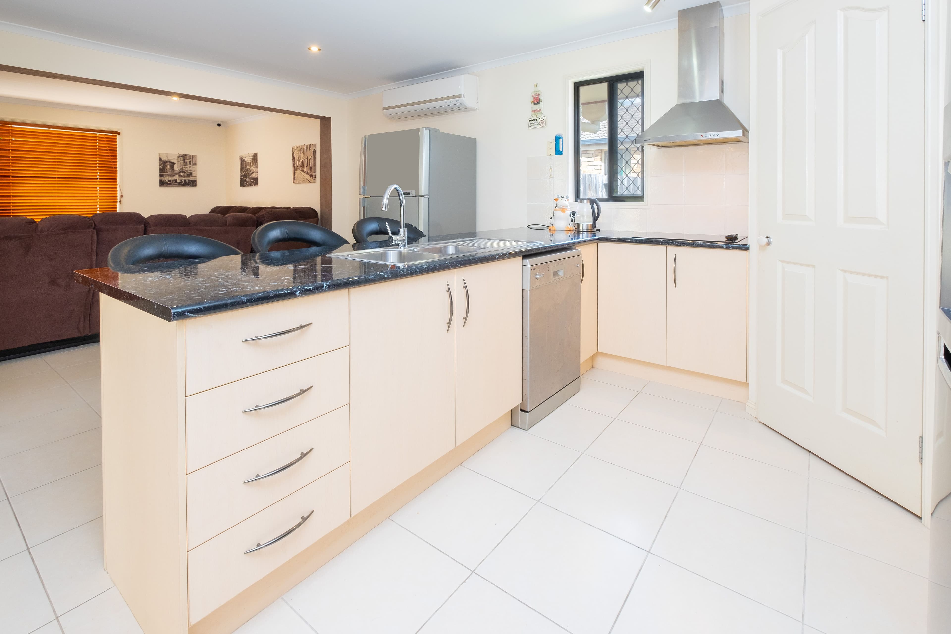 4 Barber Court, Waterford QLD 4133, Waterford - Thumbnail 2