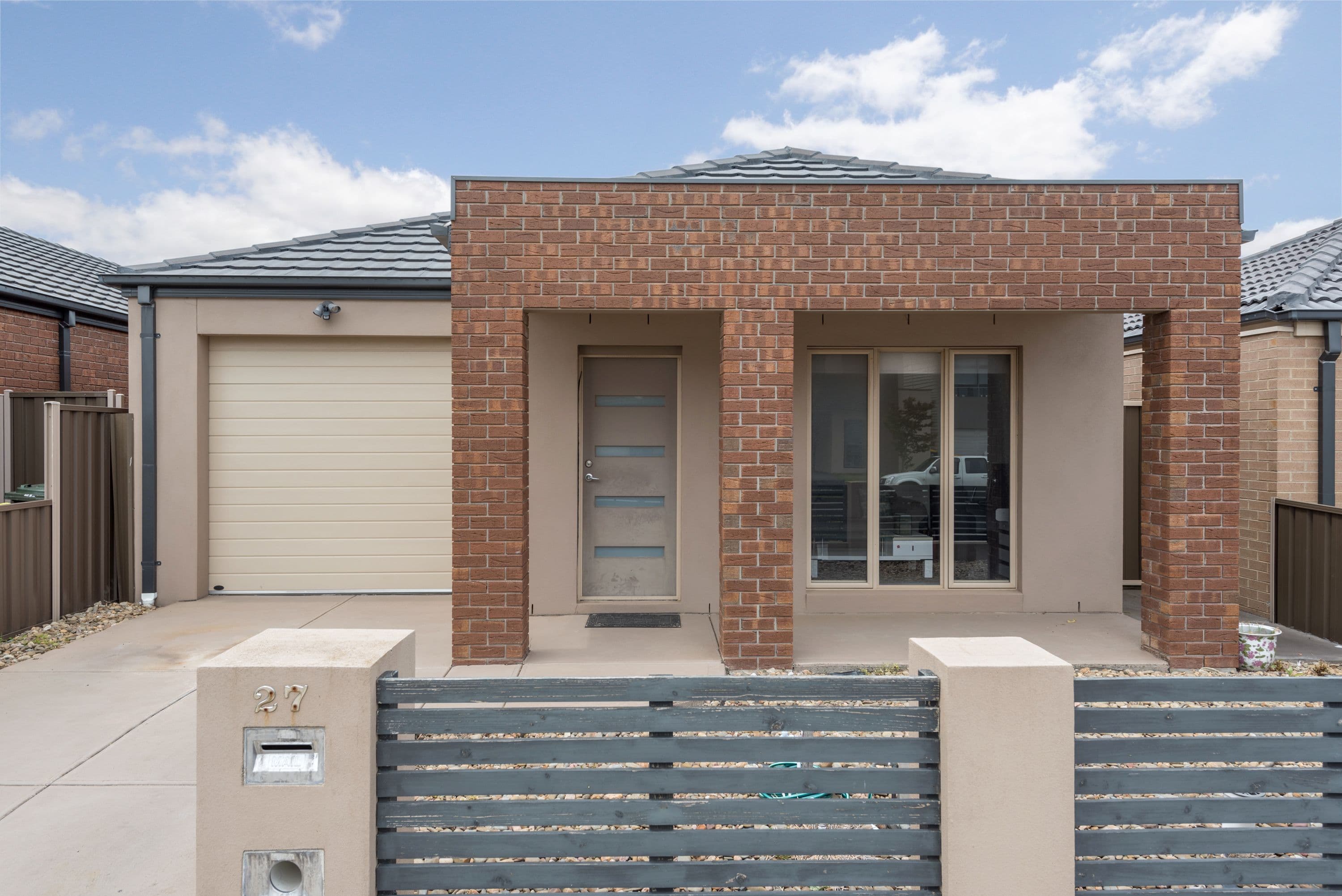 27 Clarendon Avenue, Craigieburn VIC 3064, Craigieburn - Image 1