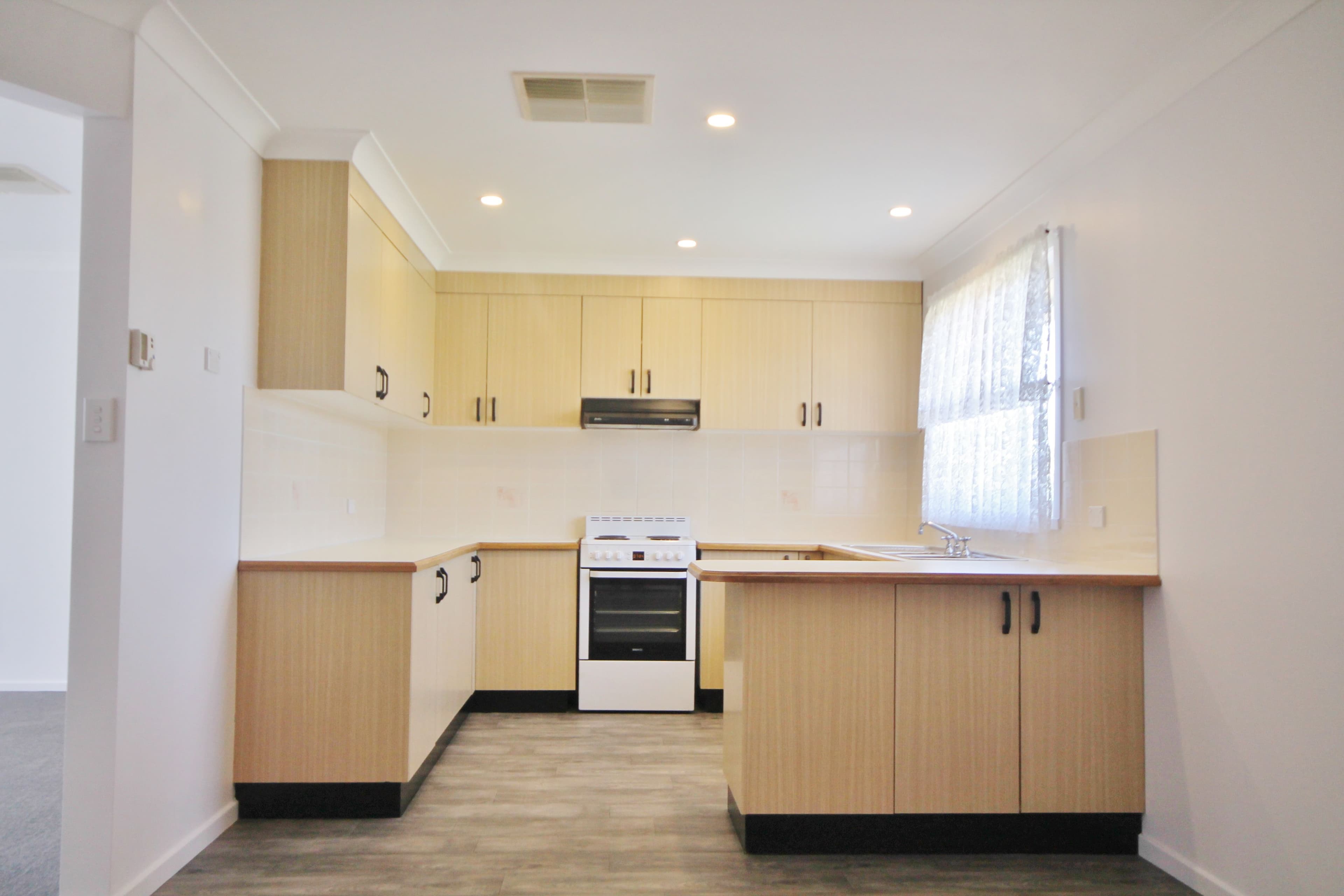 1 Brocade Place, Young - Thumbnail 3