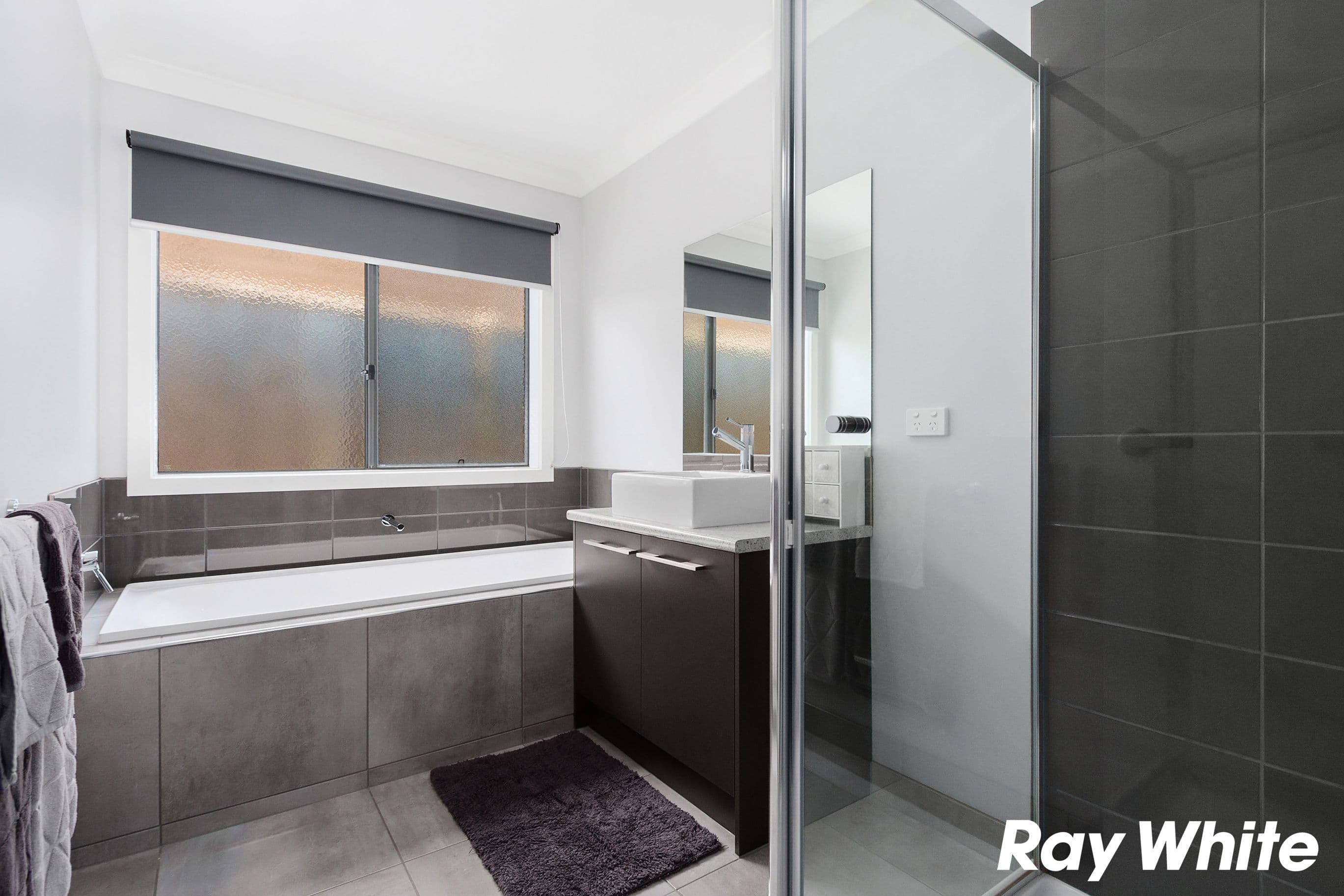 6 Golden Avenue, Warragul VIC 3820, Warragul - Thumbnail 8