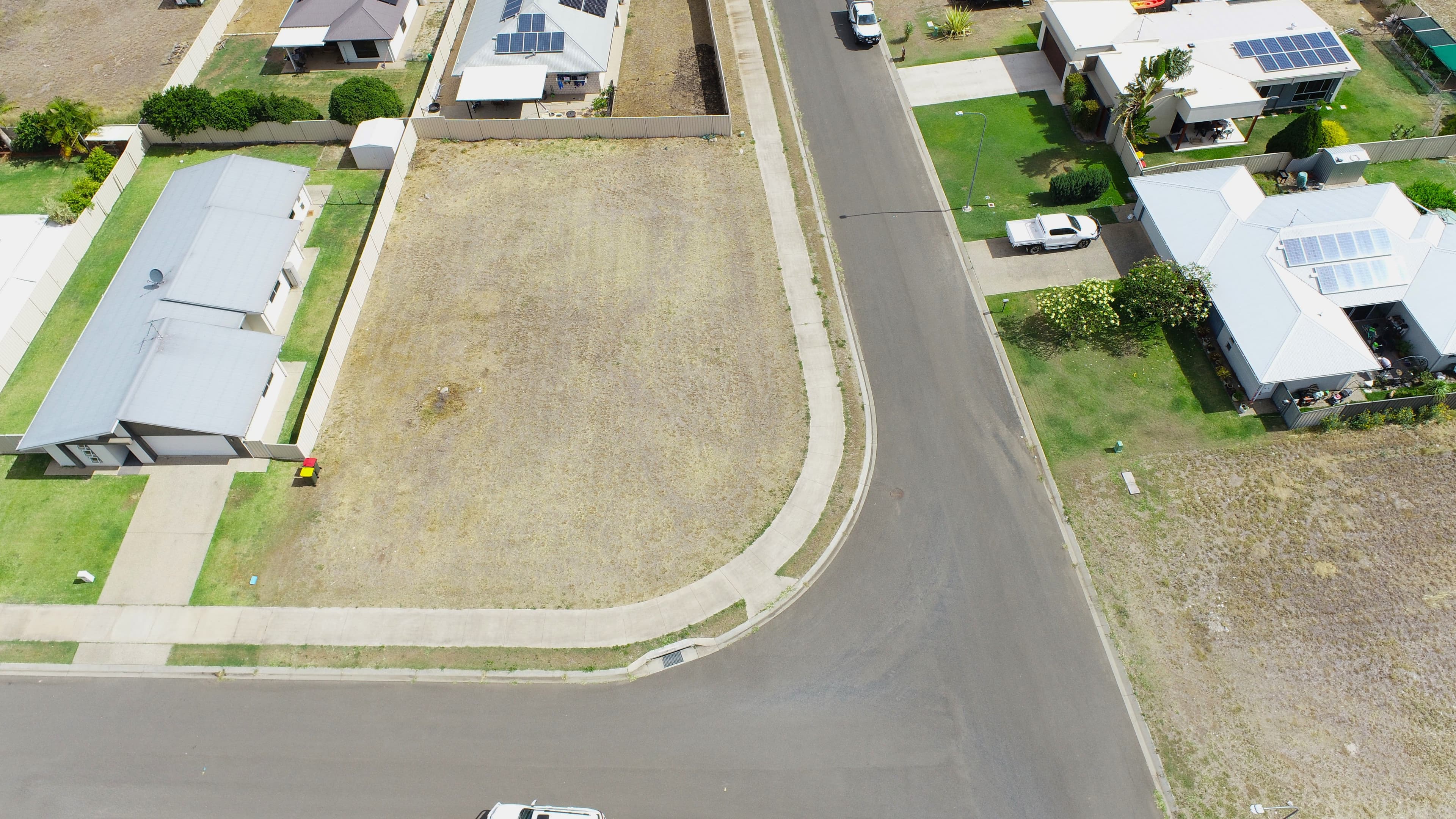 11 Spellman Street, Emerald QLD 4720, Emerald - Thumbnail 2