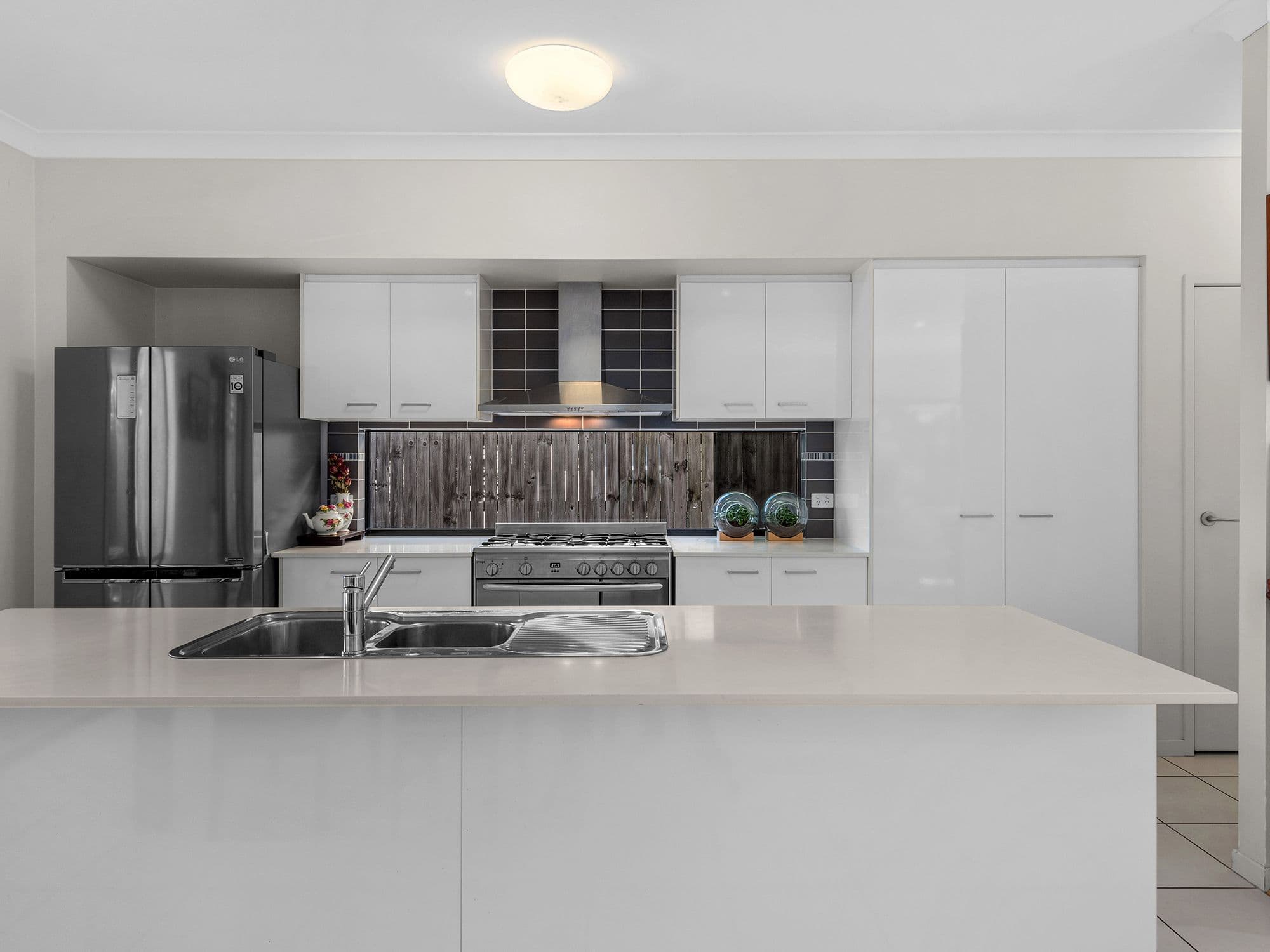 312 Cliveden Avenue, Corinda QLD 4075, Corinda - Thumbnail 2