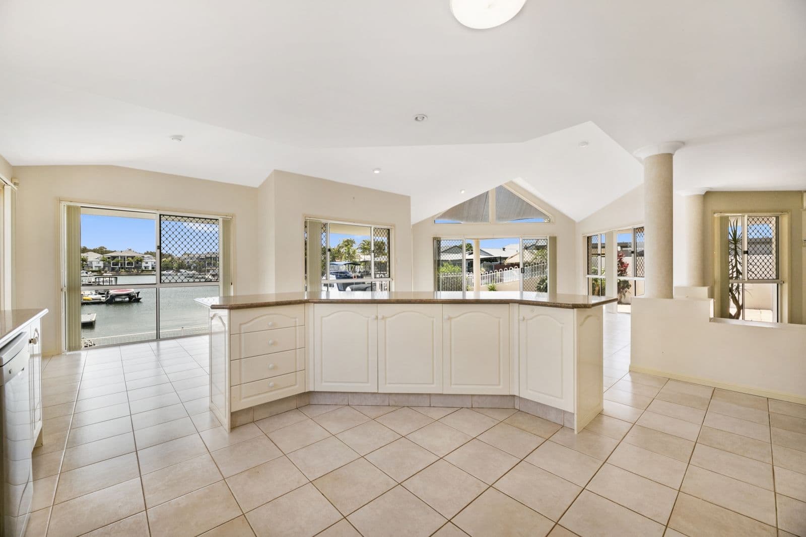 38 Medika Street, Runaway Bay QLD 4216, Runaway Bay - Thumbnail 5
