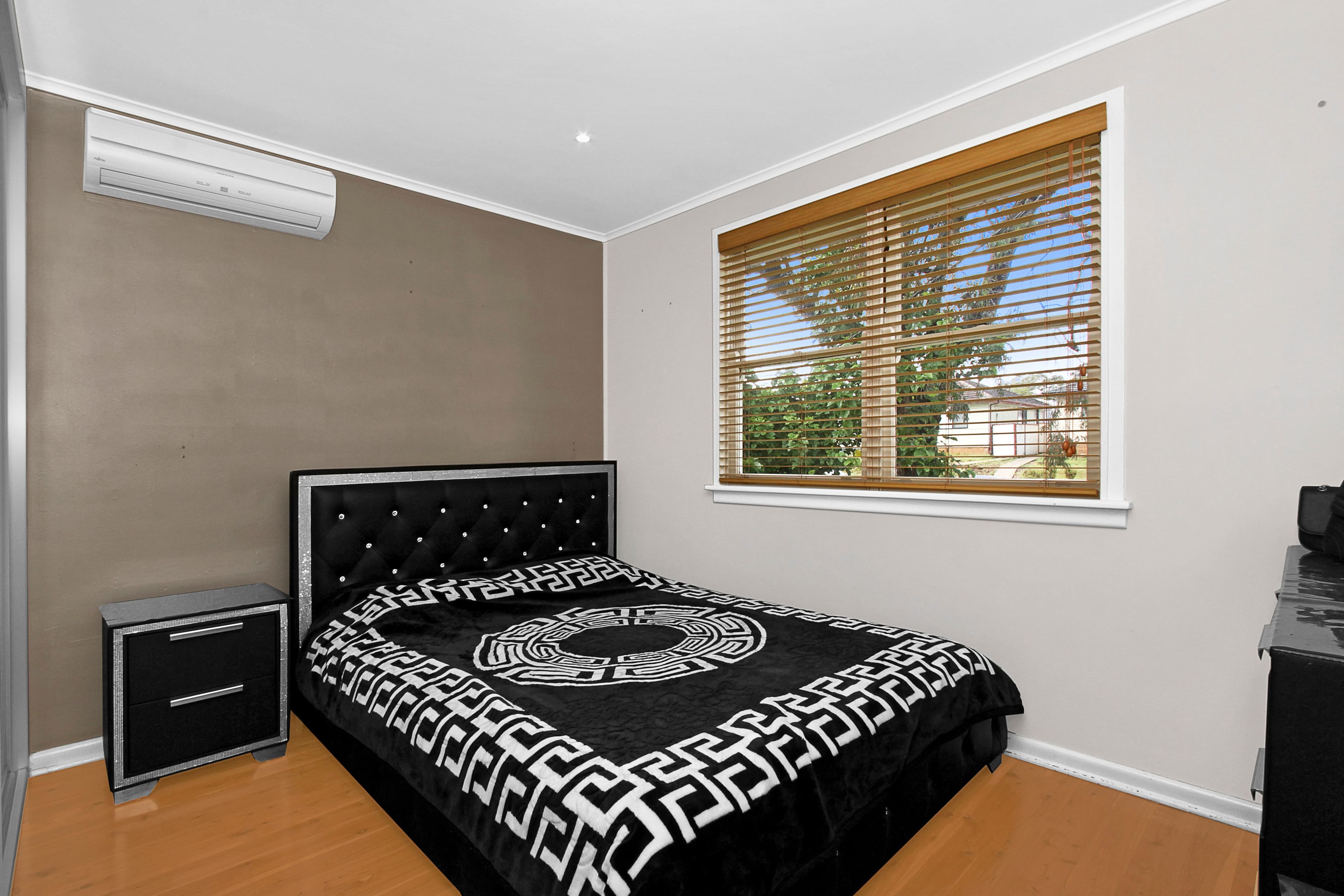 19 Dampier Crescent, Fairfield West NSW 2165, Fairfield West - Thumbnail 5
