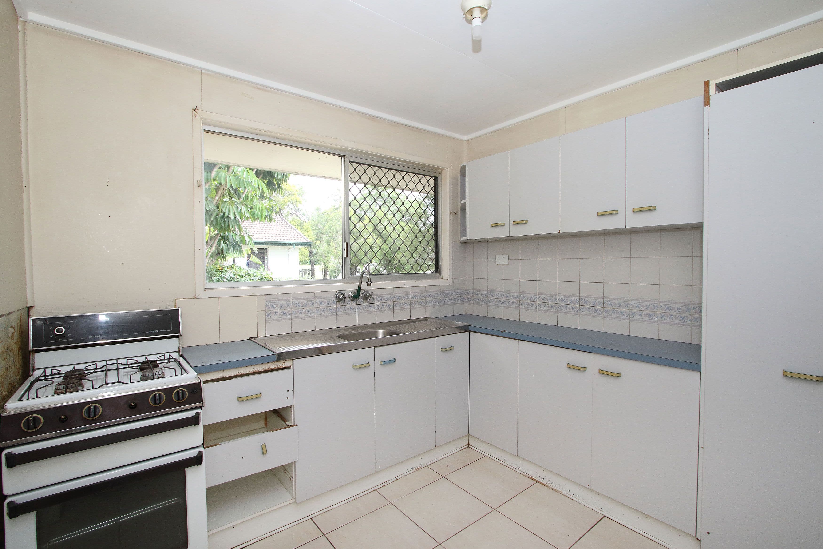 25 Bannerman Street, Riverview QLD 4303, Riverview - Thumbnail 6