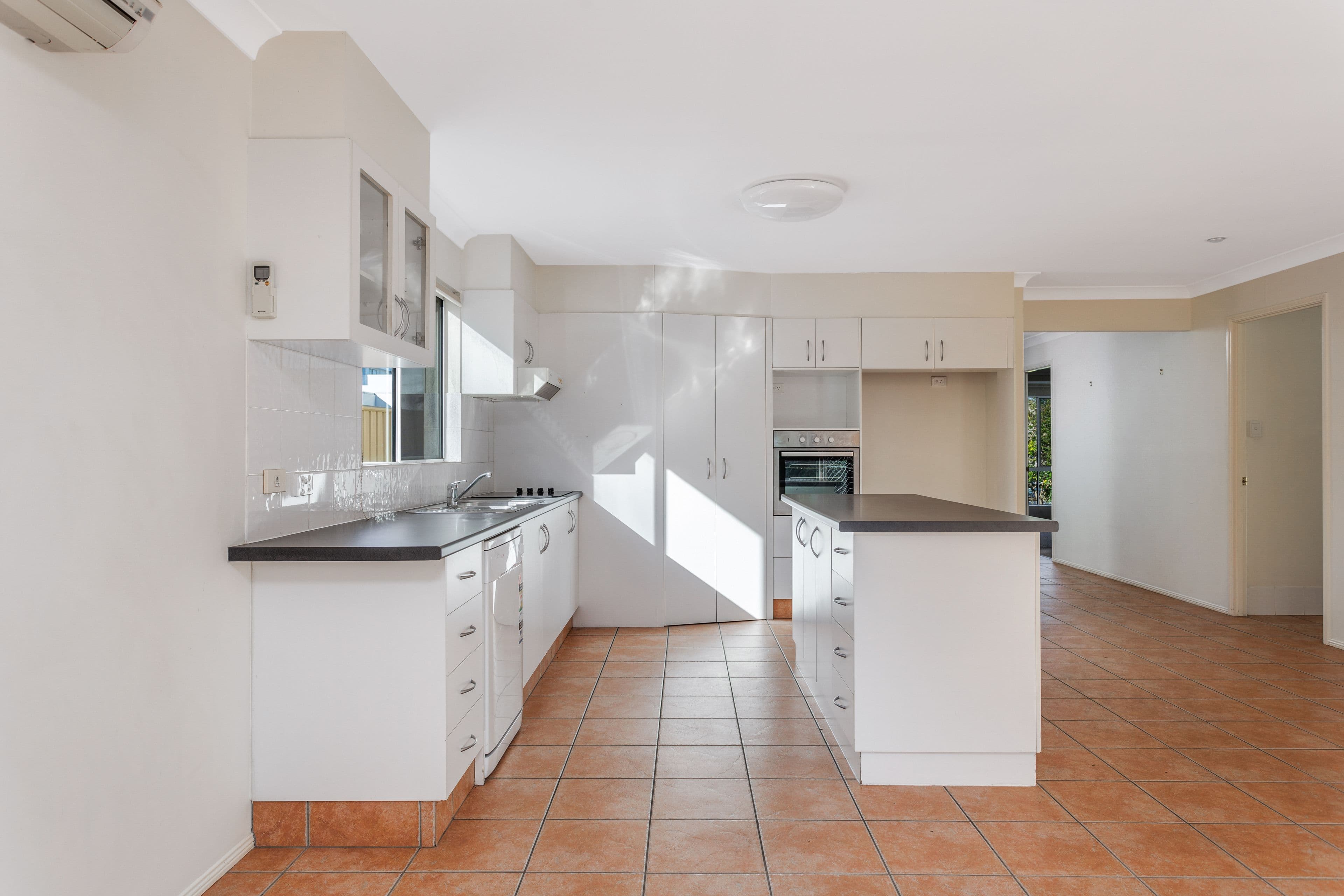 105 Minnie Street, Southport QLD 4215, Southport - Thumbnail 4