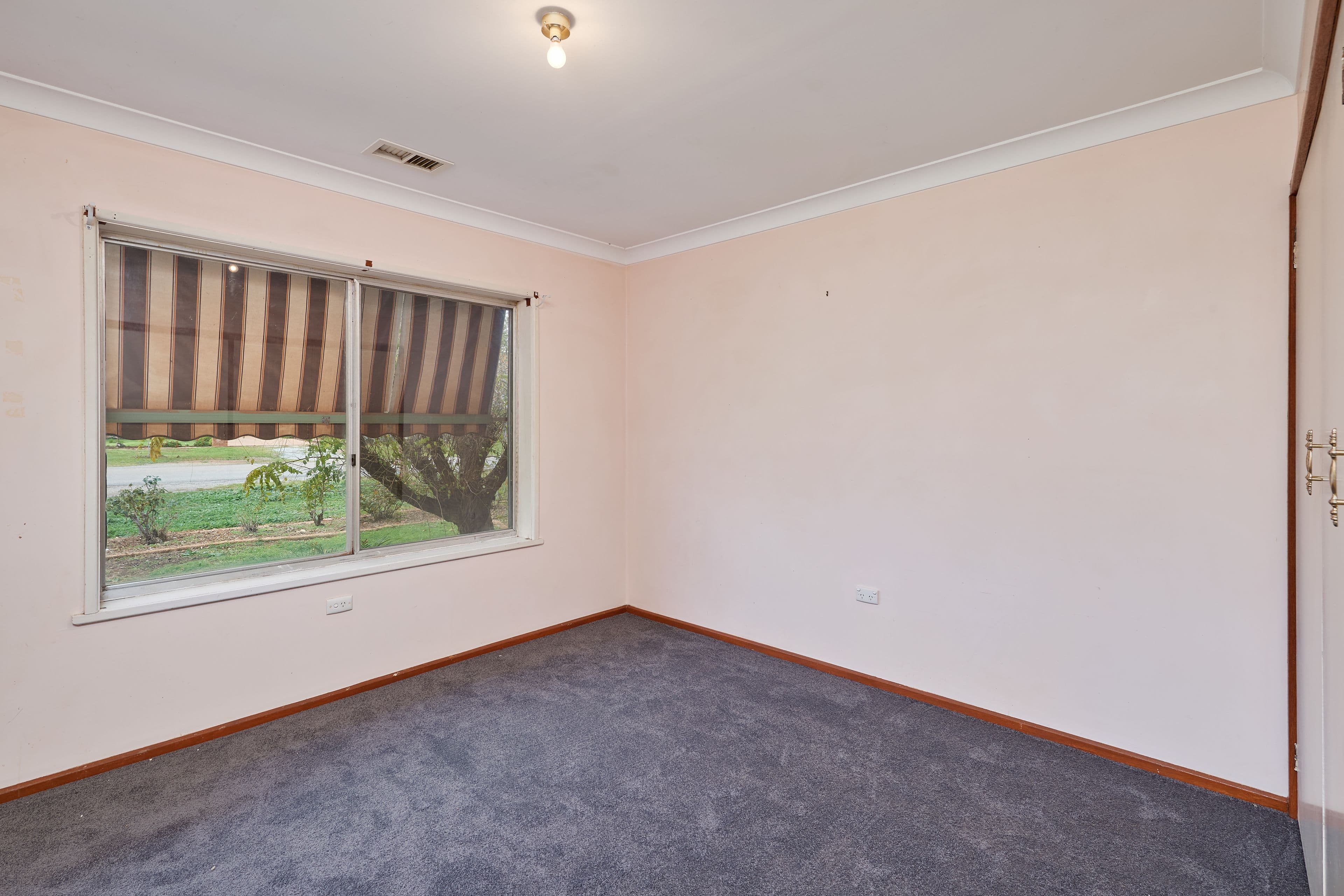 94 Iverach Street, Coolamon NSW 2701, Coolamon - Thumbnail 5