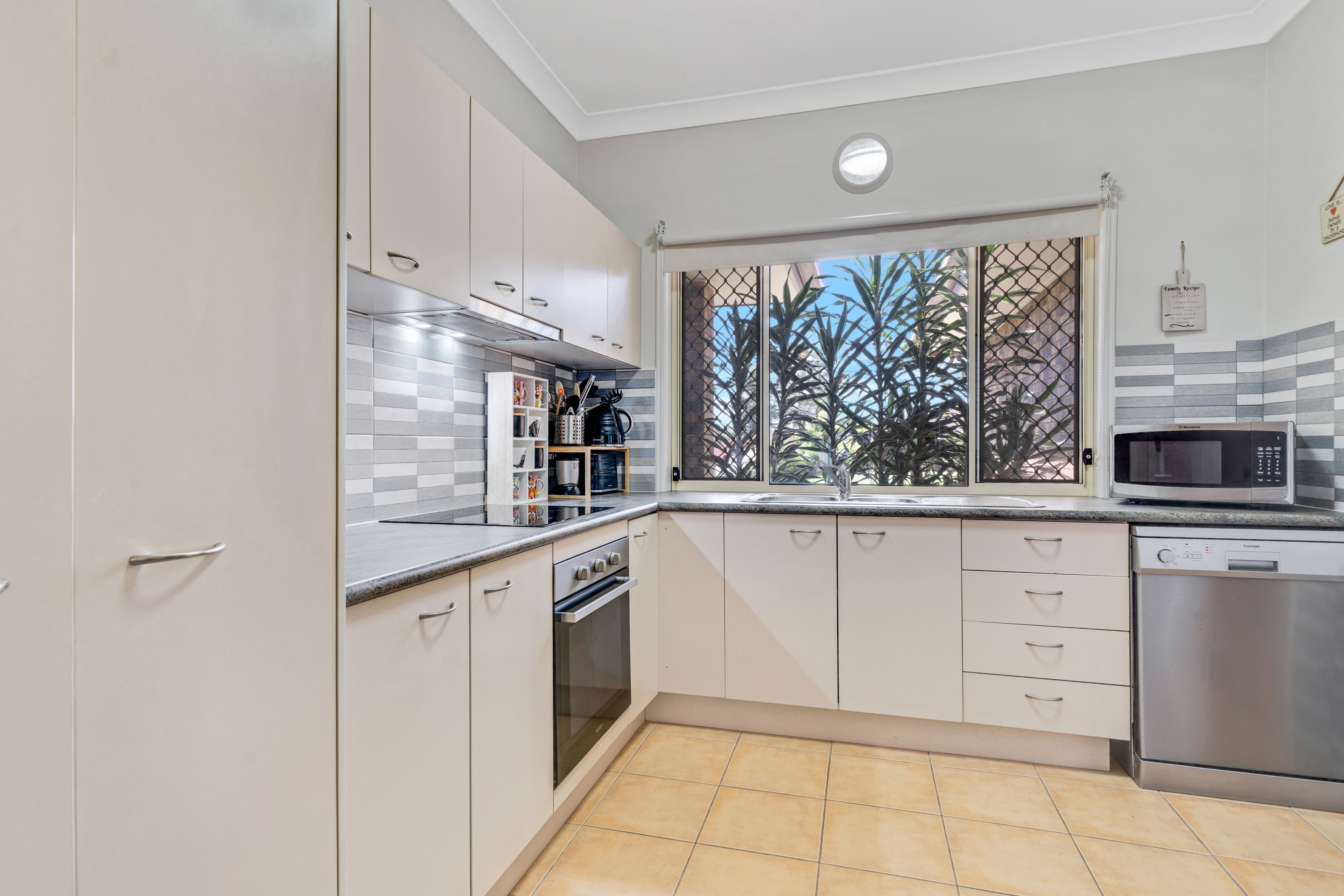 15 Hinterwood Court, Edens Landing QLD 4207, Edens Landing - Thumbnail 2