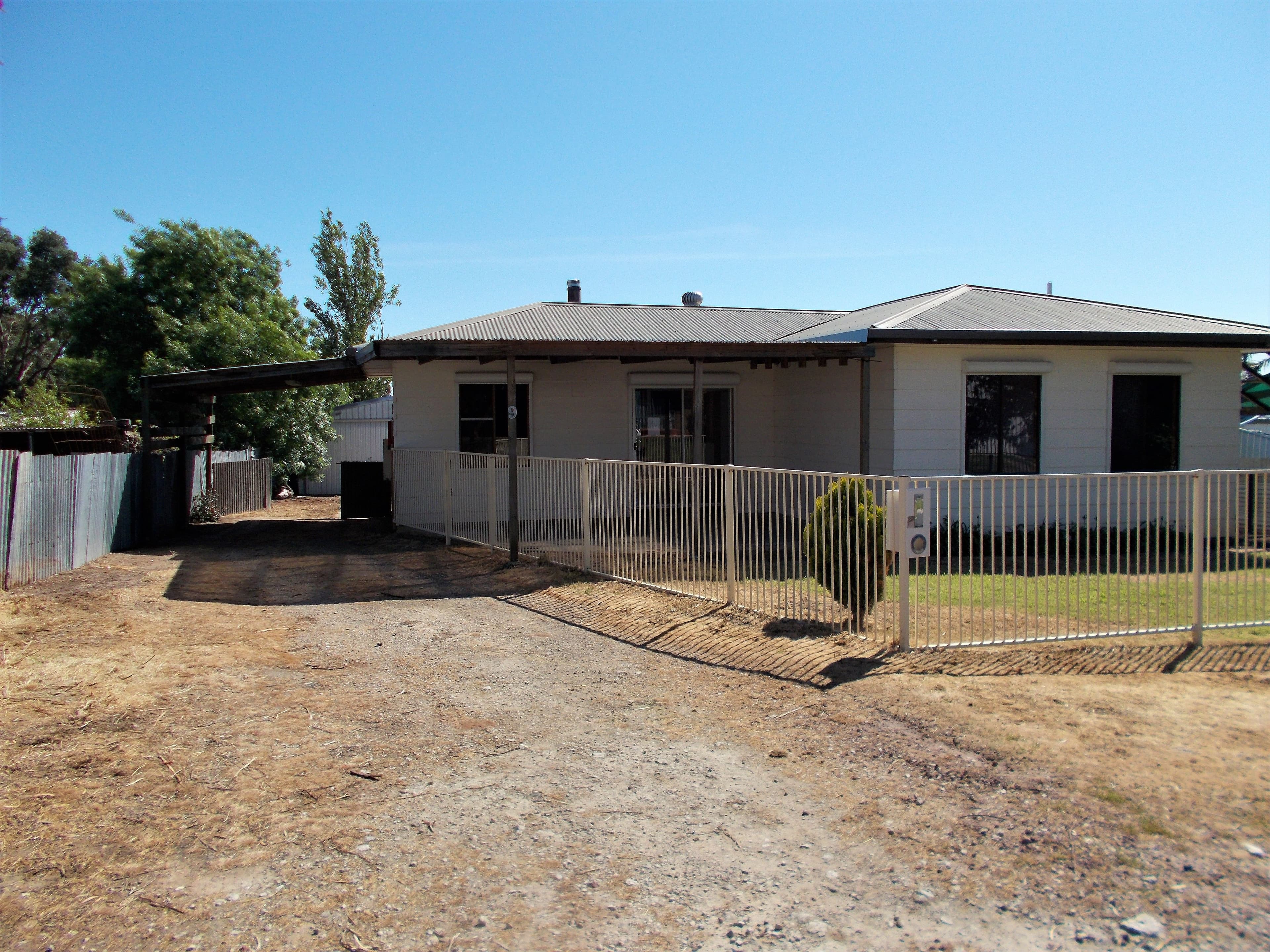 9 Albert Parade, Bordertown SA 5268, Bordertown - Image 1