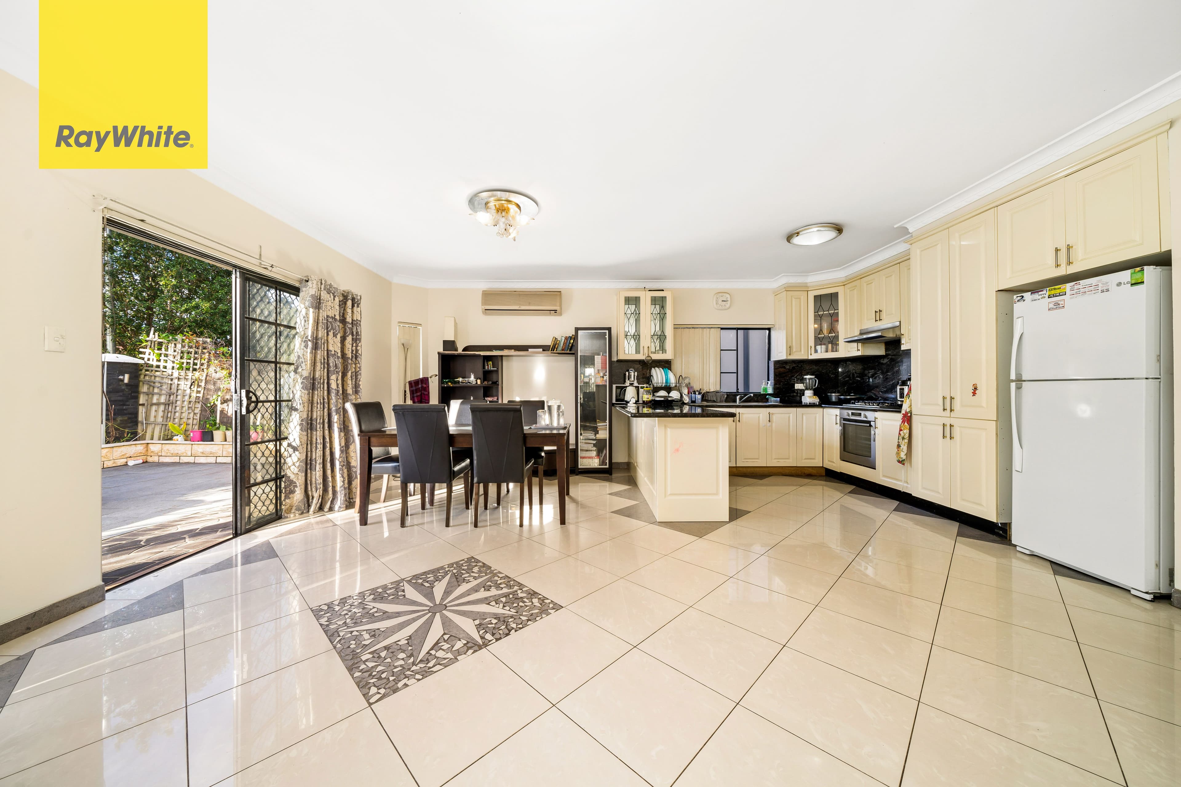 191 Acacia Avenue, Greenacre - Thumbnail 2