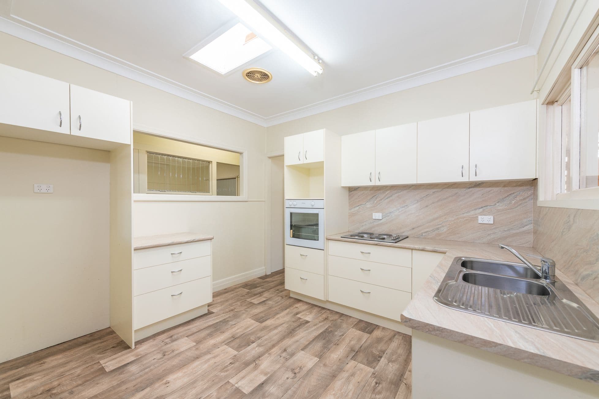 16 Lovejoy Street, Avenell Heights QLD 4670, Avenell Heights - Thumbnail 5