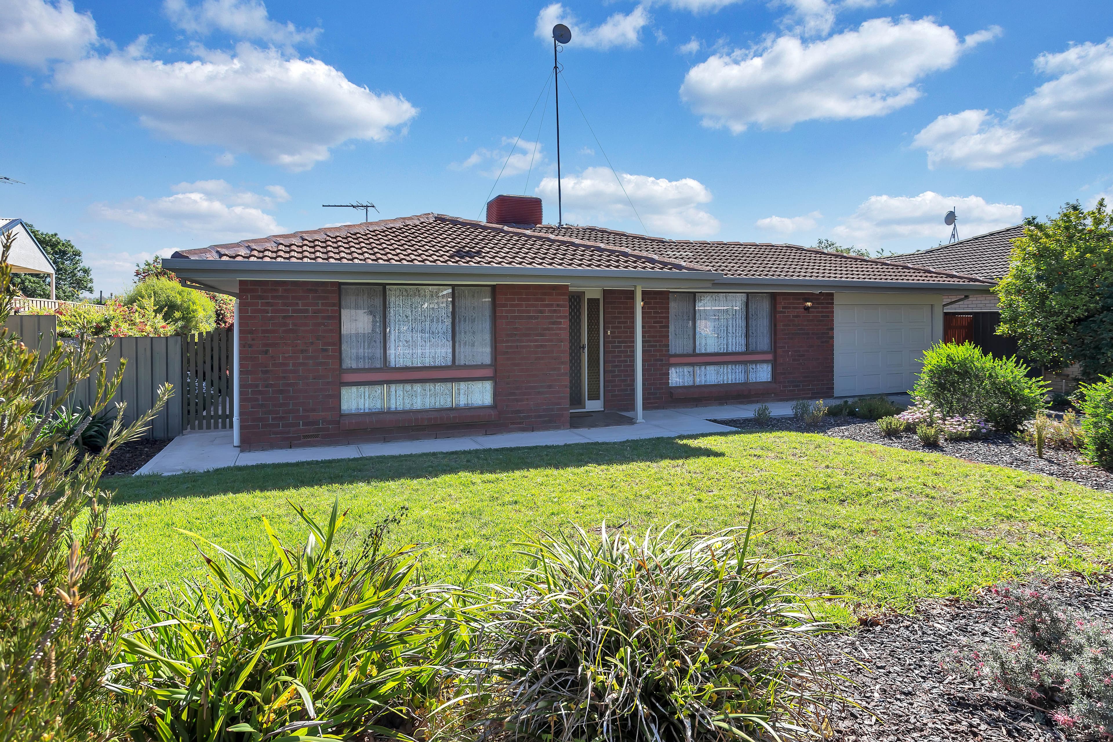 6 Mepsted Crescent, Athelstone SA 5076, Athelstone - Thumbnail 2