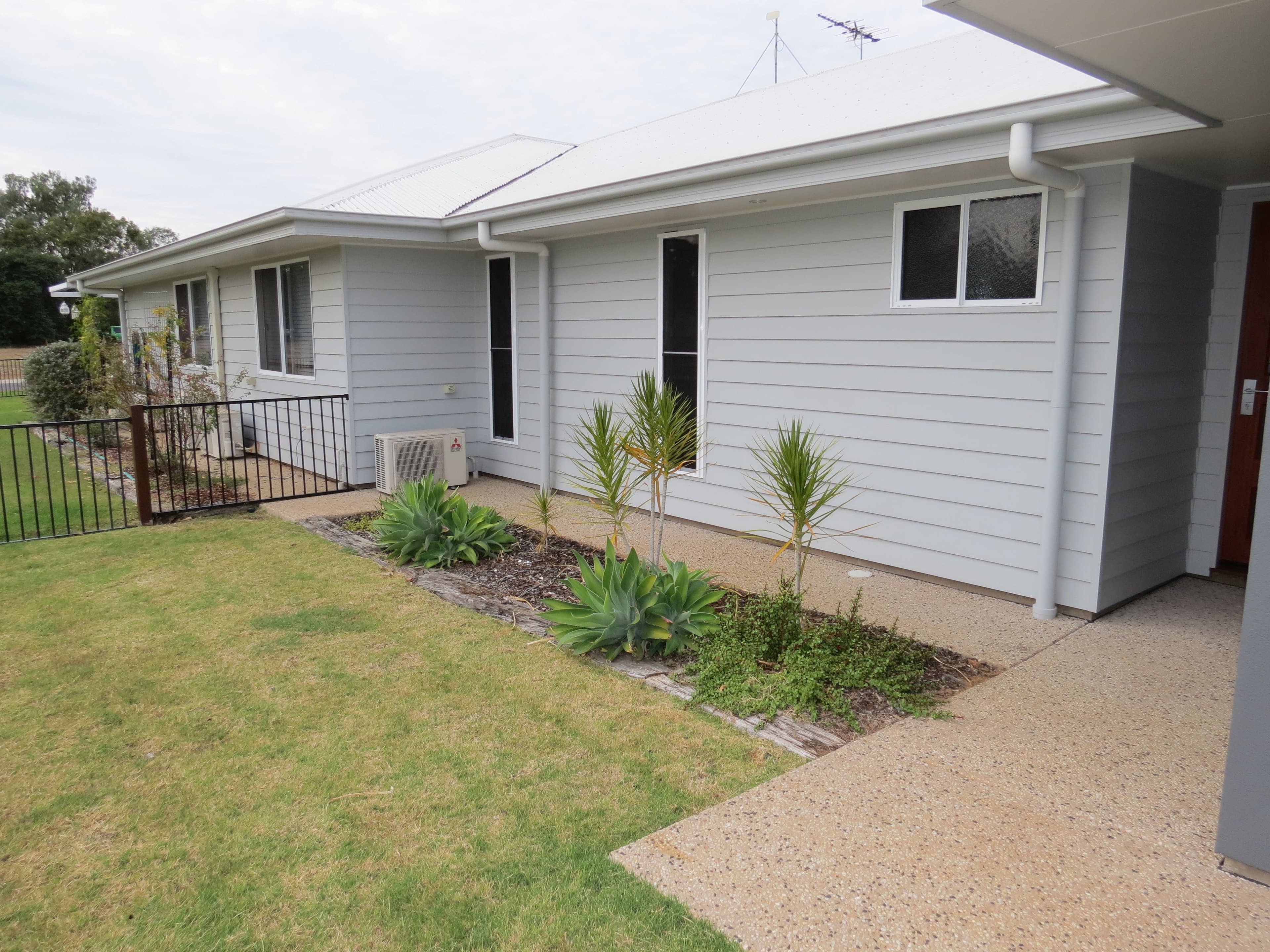 10 Milliken Street, Emerald QLD 4720, Emerald - Thumbnail 2