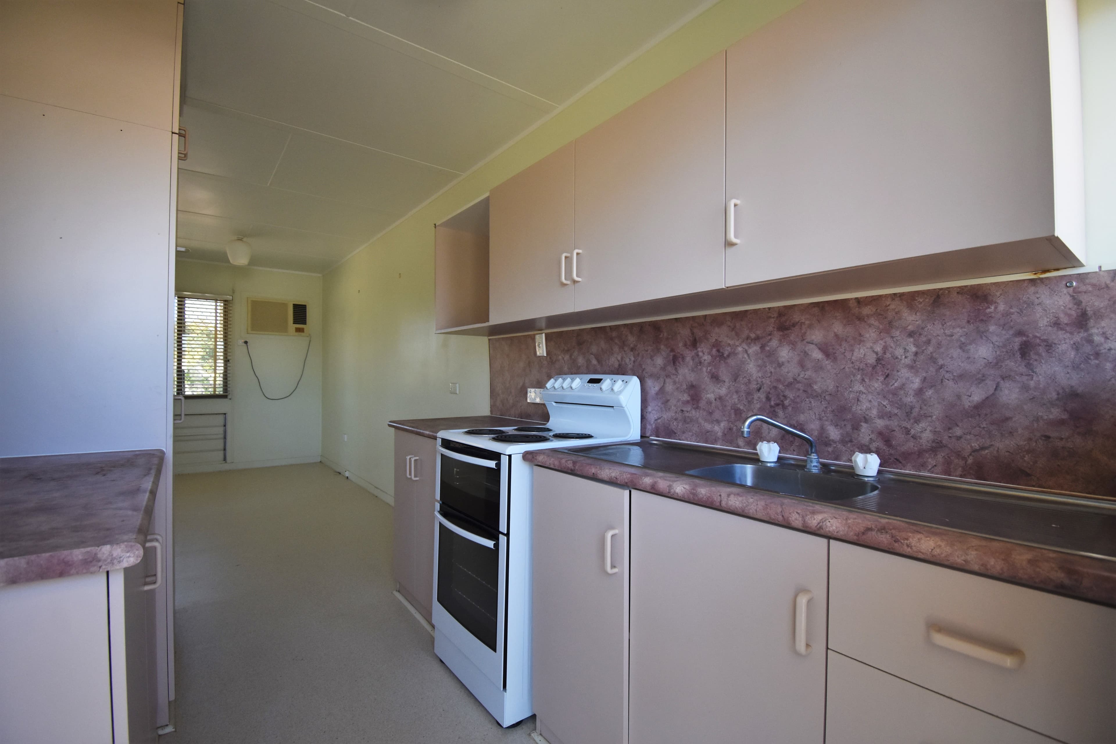 46 Willow Street, Barcaldine QLD 4725, Barcaldine - Thumbnail 5