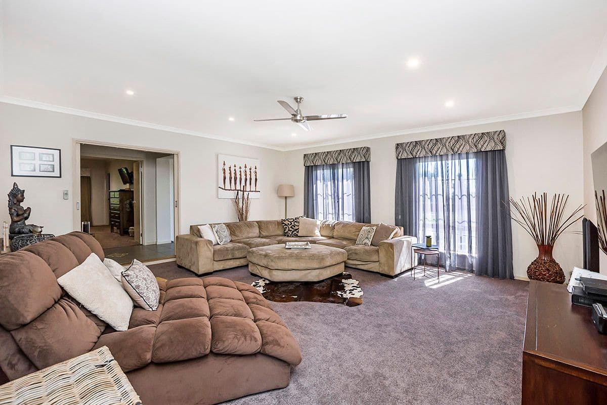 9 Kiaman Close, Bushfield VIC 3281, Bushfield - Thumbnail 2