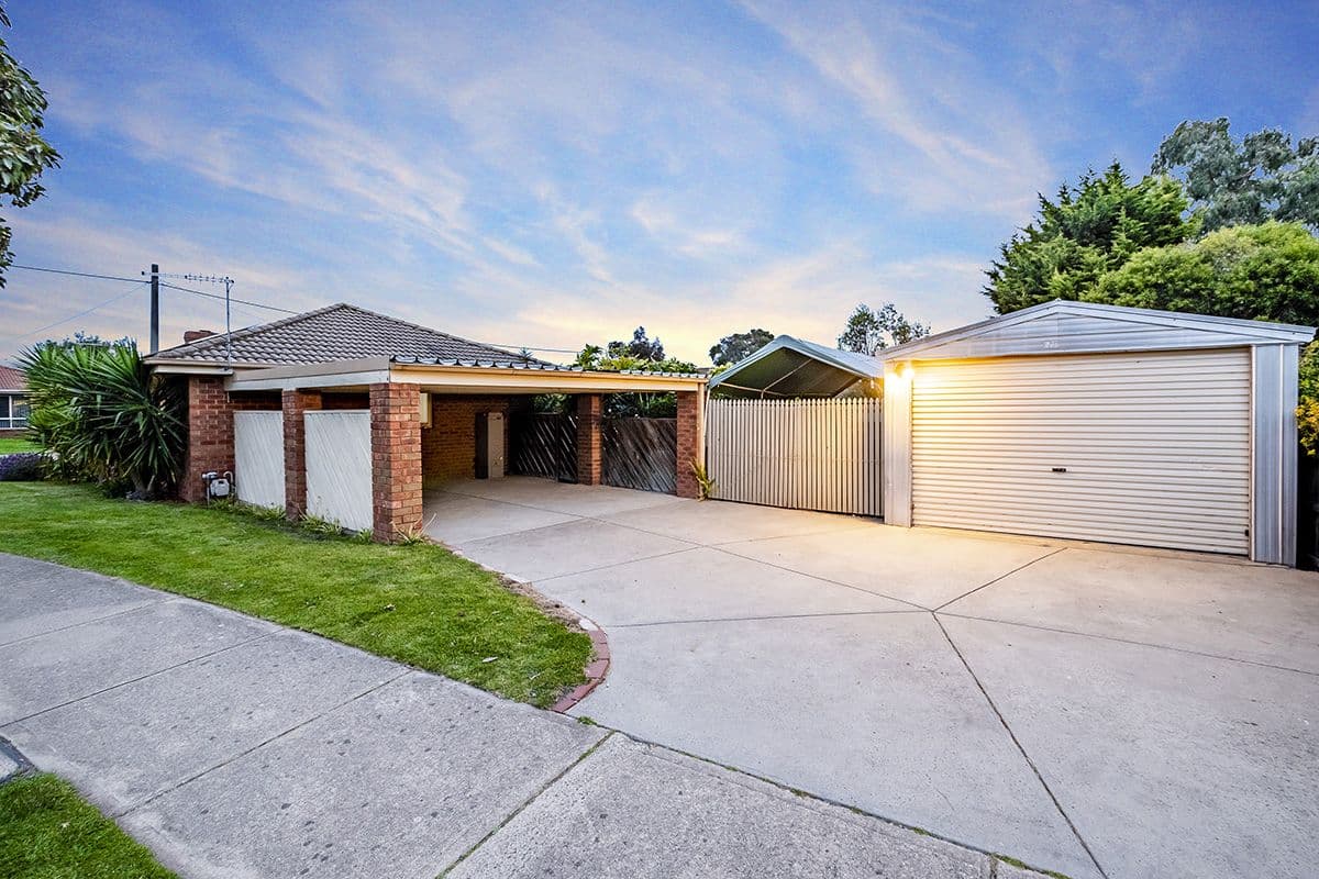46 Courtenay Avenue, Cranbourne North VIC 3977, Cranbourne North - Thumbnail 4