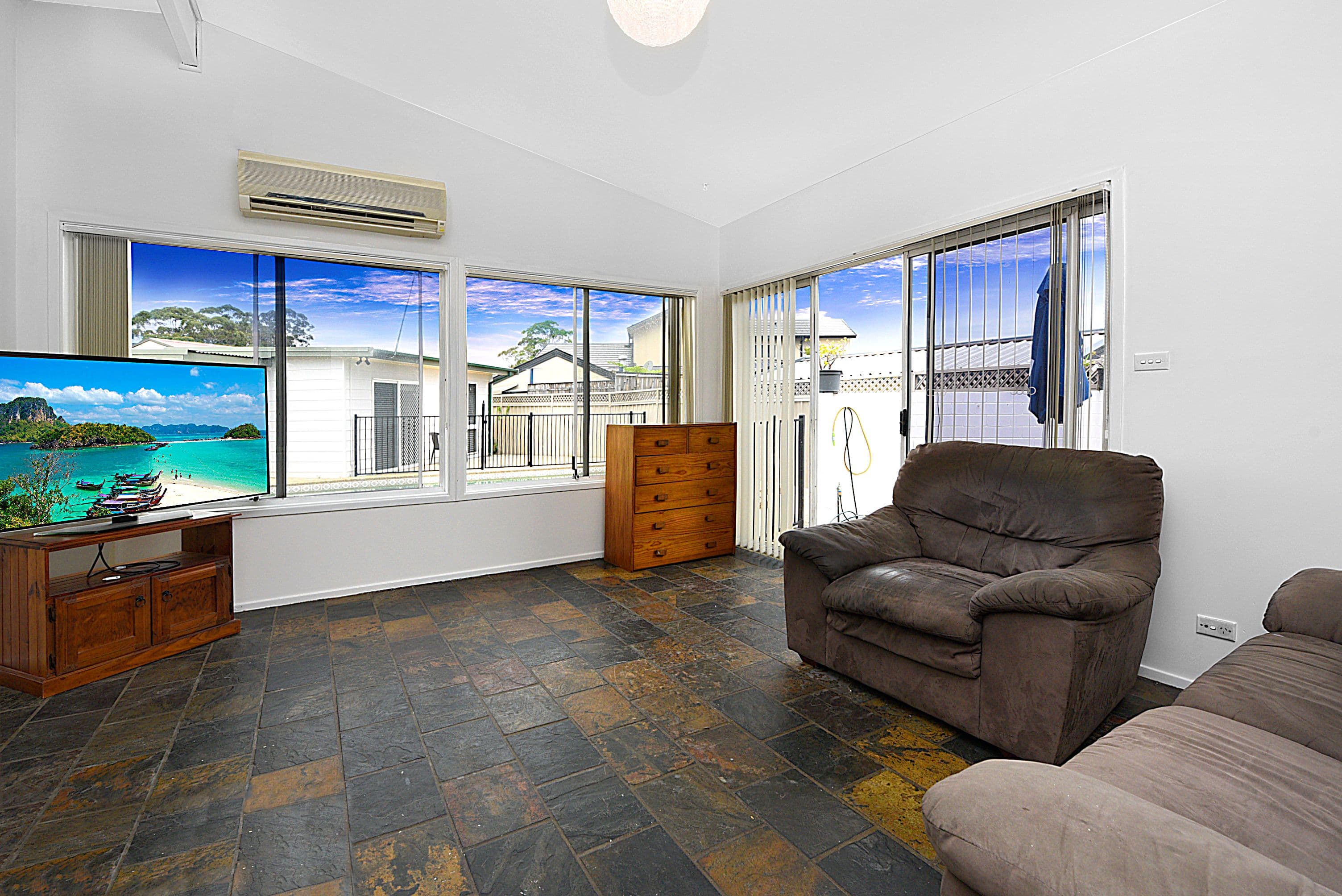 32 Lynesta Avenue, Fairfield West - Thumbnail 4