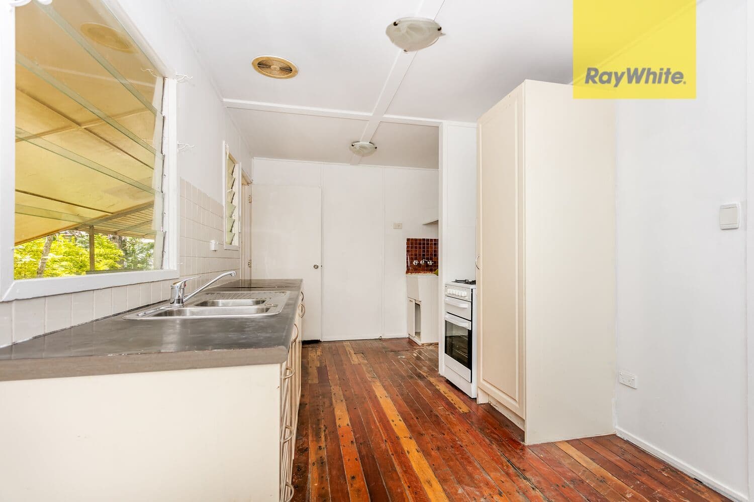 4 Arthur Street, Woodridge QLD 4114, Woodridge - Thumbnail 4
