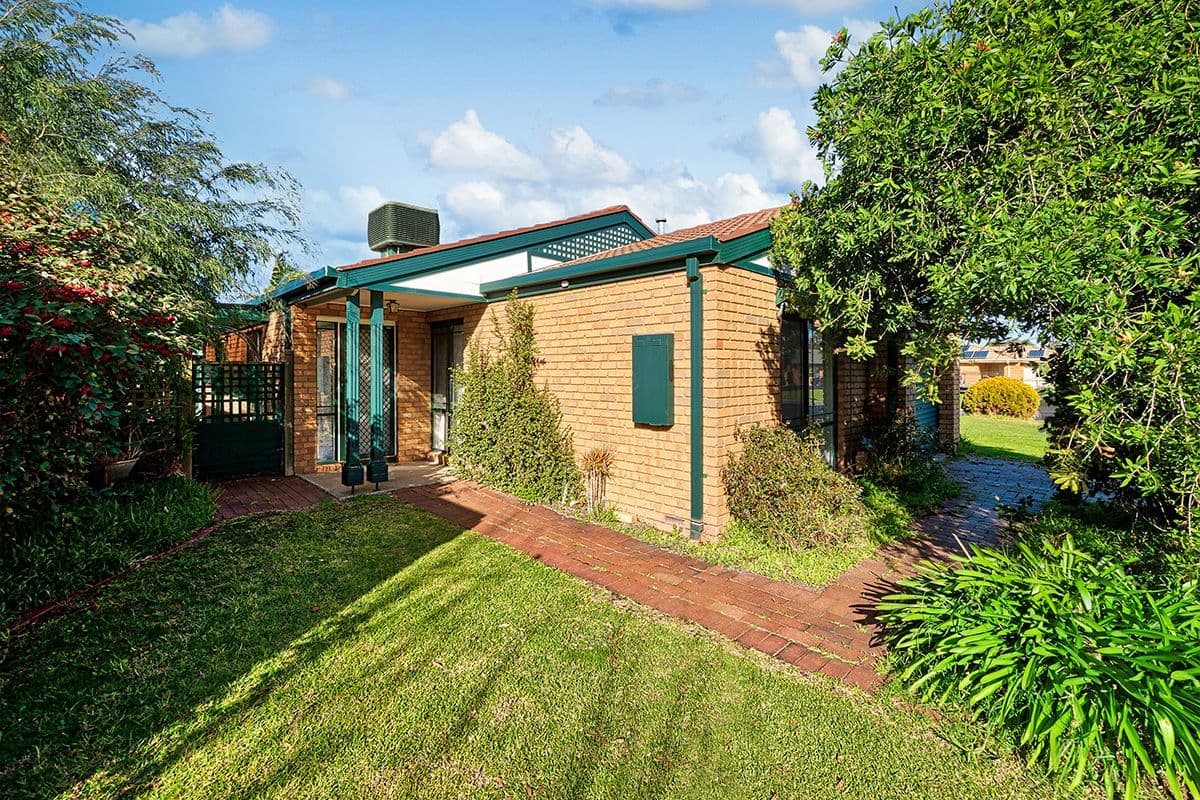 2 Kent Mews, Cranbourne North VIC 3977, Cranbourne North - Image 1