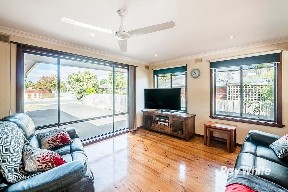 32 Roberts Road, Cranbourne VIC 3977, Cranbourne - Thumbnail 2