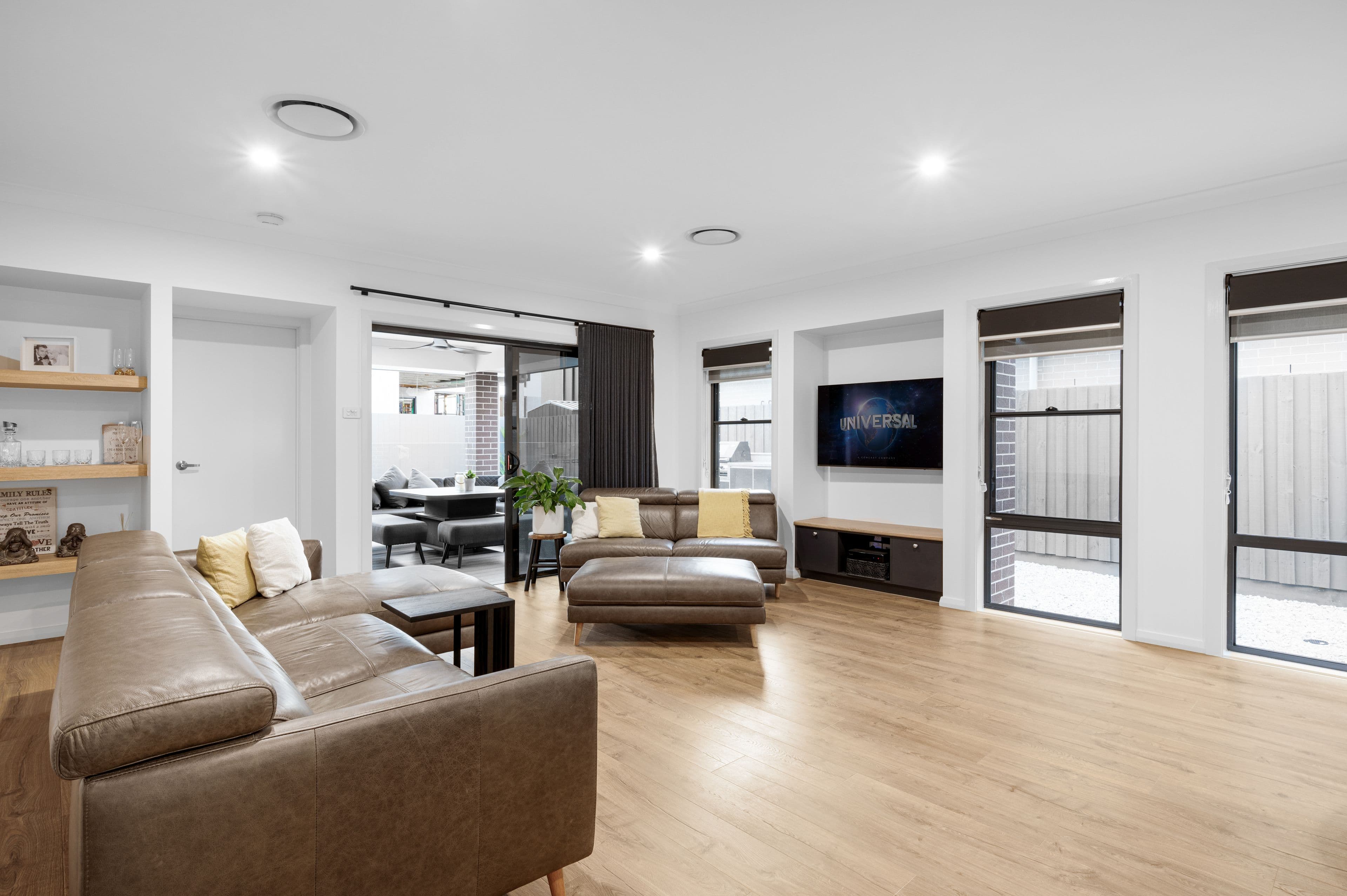 105 Pleasant Circuit, GLEDSWOOD HILLS NSW 2557, Gledswood Hills - Thumbnail 3