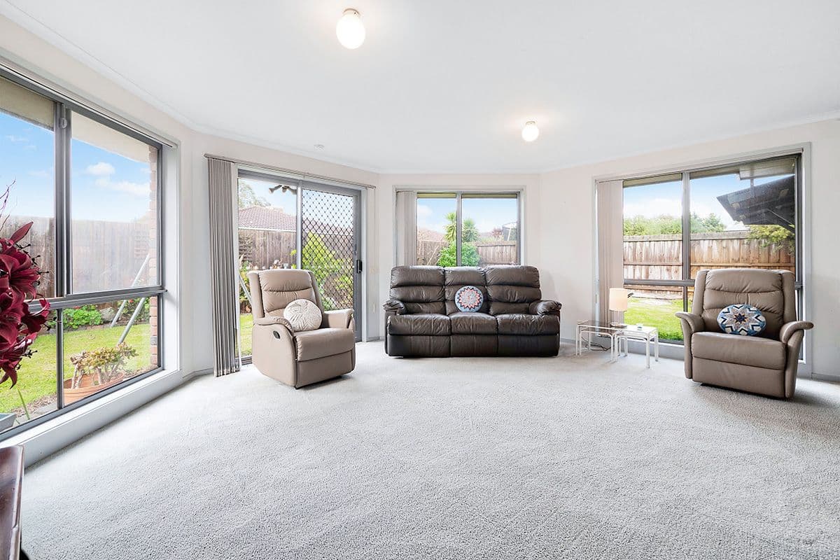 10 Samantha Crescent, Cranbourne North VIC 3977, Cranbourne North - Thumbnail 3