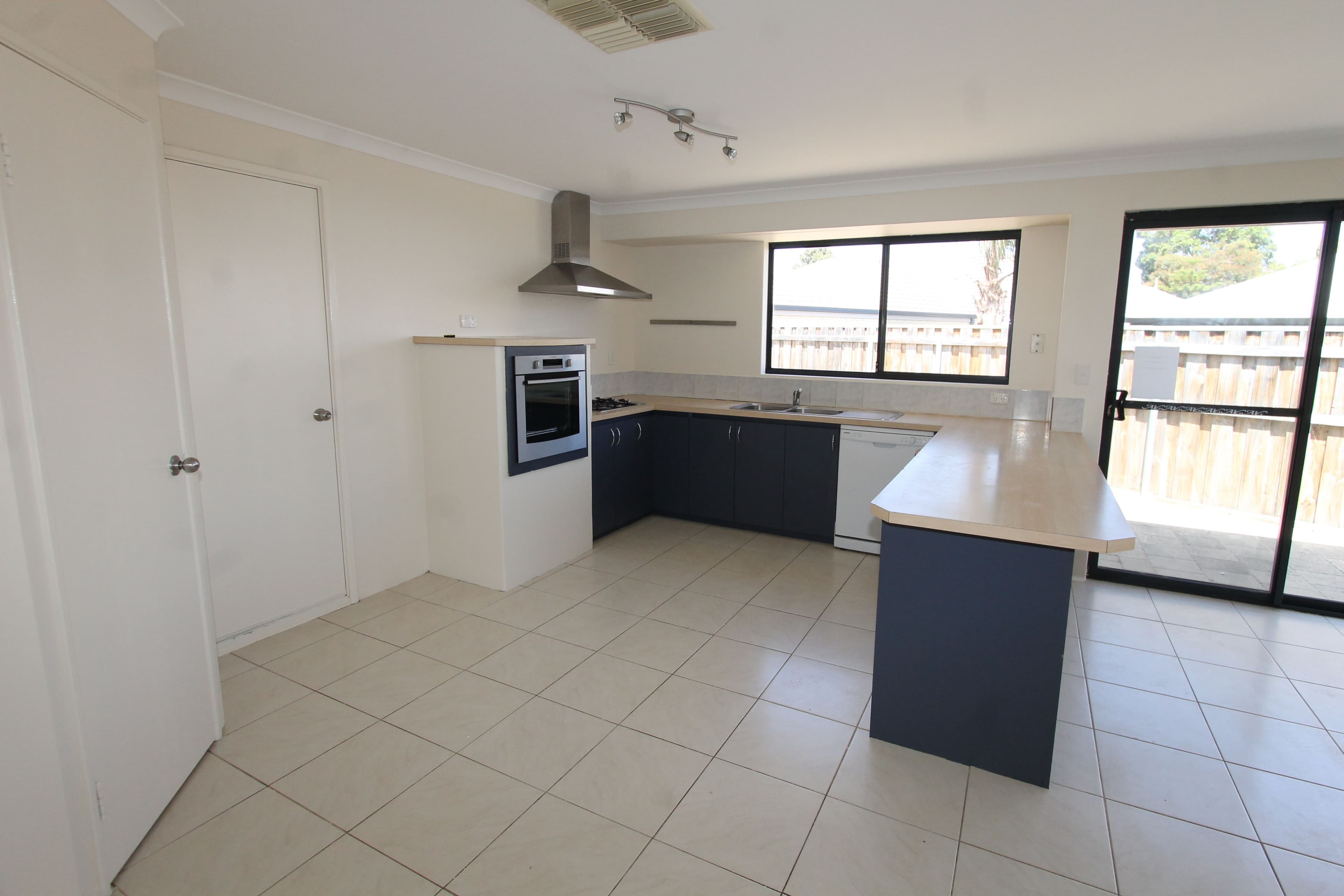 15 Lissadell Terrace, Ellenbrook WA 6069, Ellenbrook - Thumbnail 4