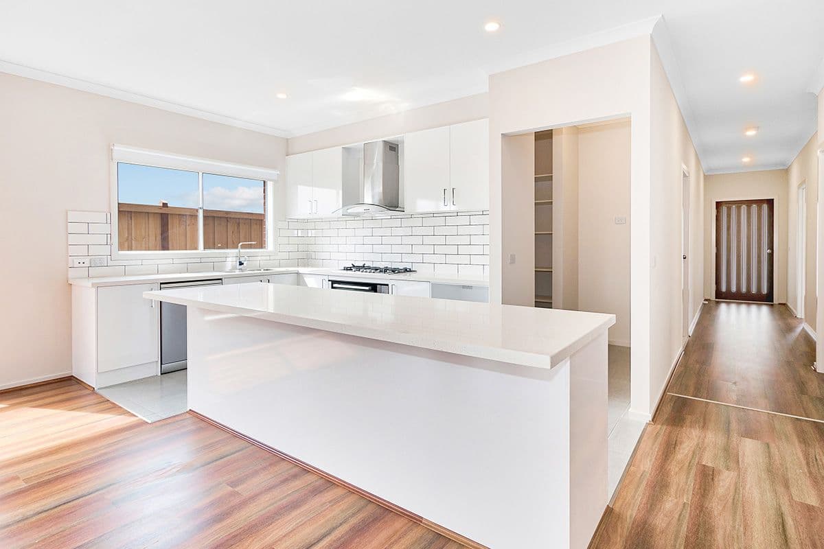 11 Bruin Street, Clyde North VIC 3978, Clyde North - Thumbnail 2