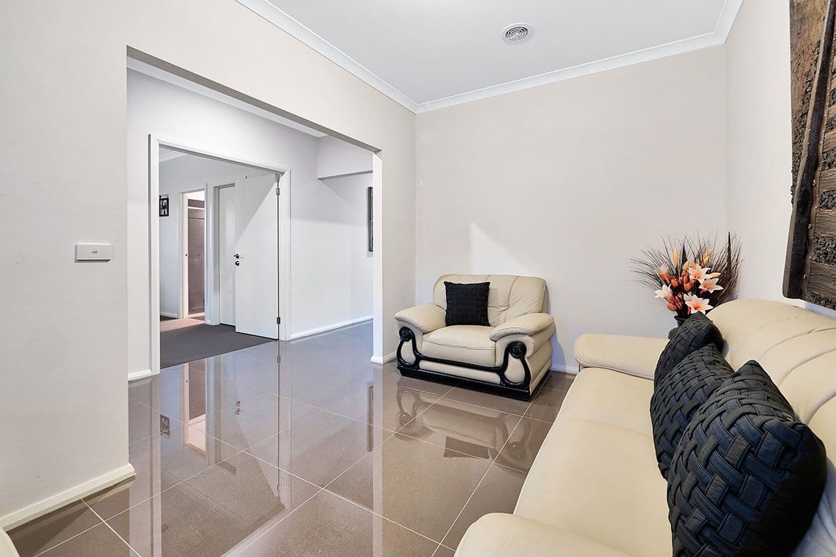 176 Selandra Boulevard, Clyde North VIC 3978, Clyde North - Thumbnail 2