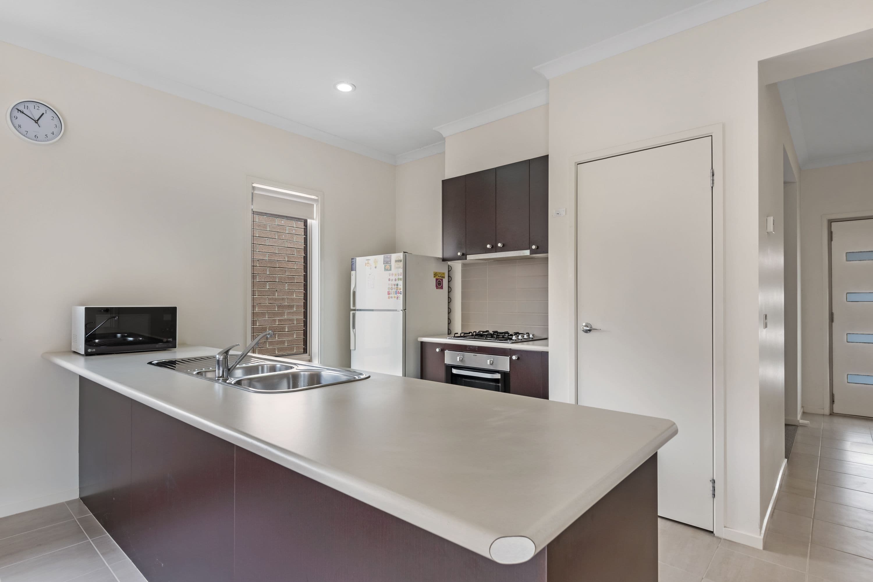 27 Clarendon Avenue, Craigieburn VIC 3064, Craigieburn - Thumbnail 2