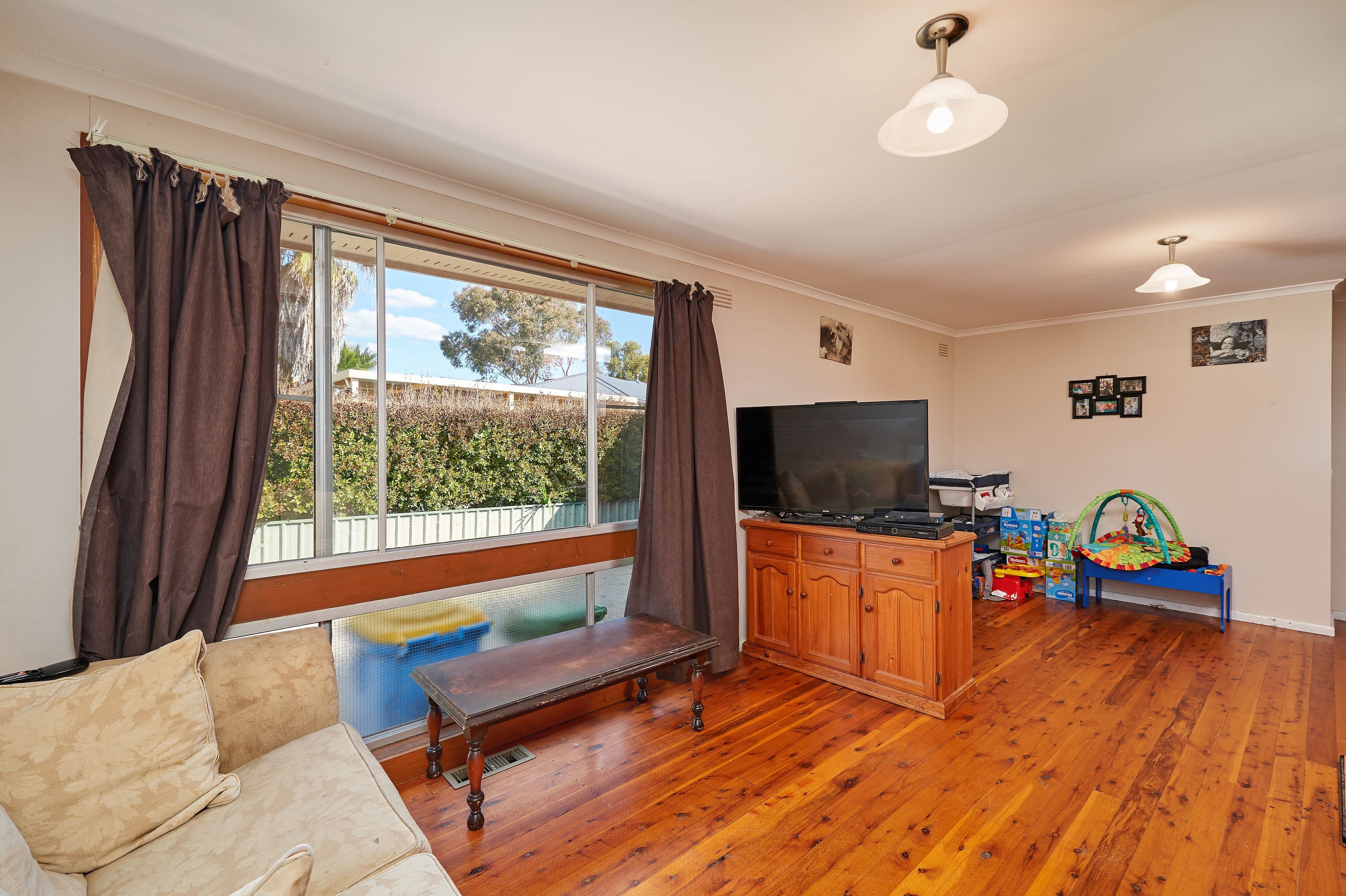 29 Simpson Avenue, Forest Hill - Thumbnail 2