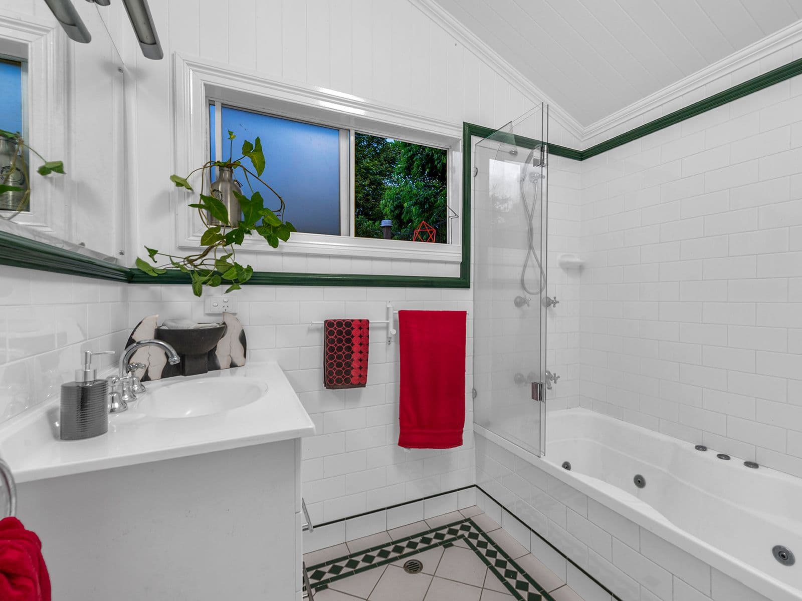 64 The Drive, Bardon QLD 4065, Bardon - Thumbnail 7