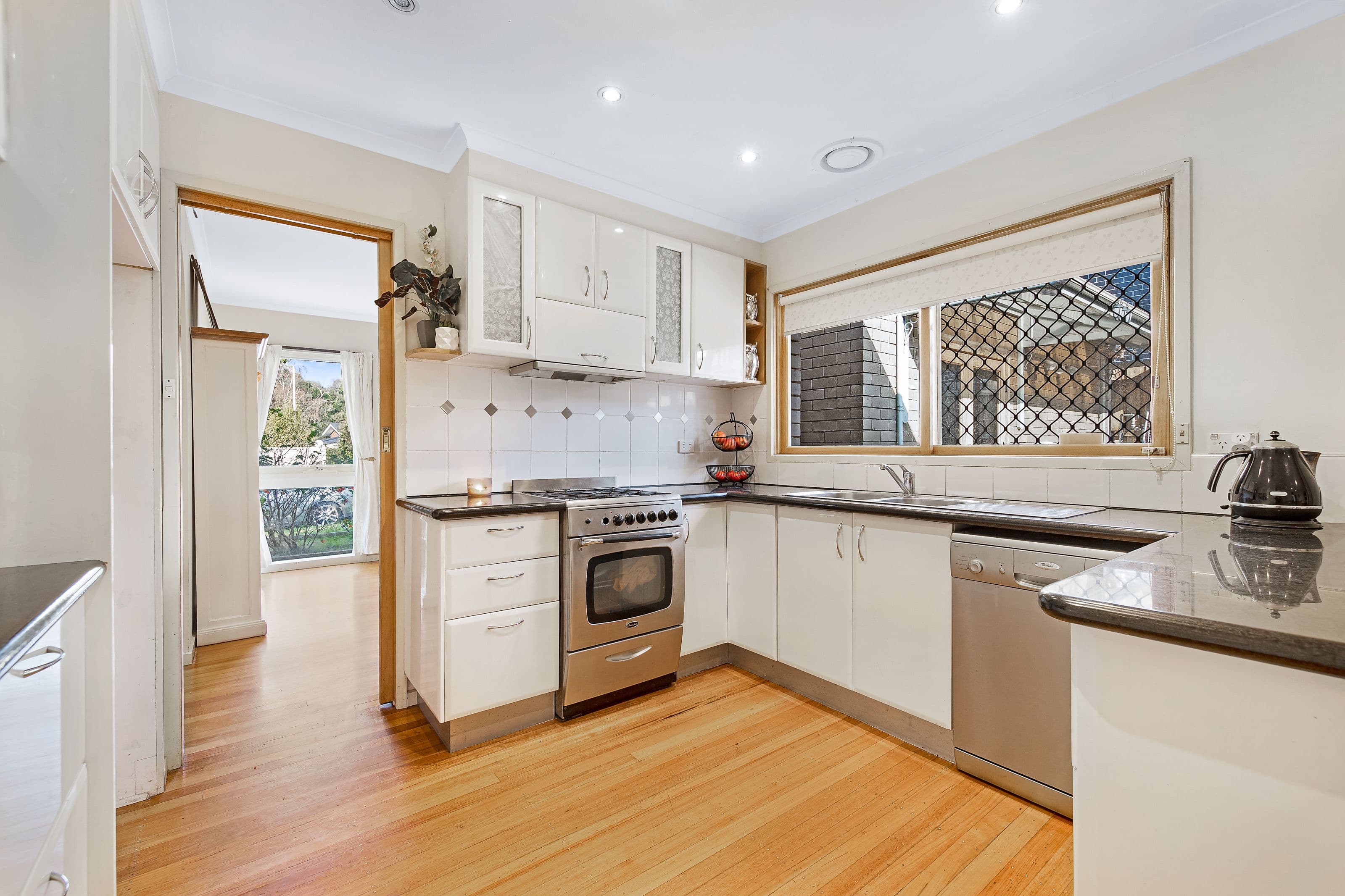 1 Wedge Court, Glen Waverley VIC 3150, Glen Waverley - Thumbnail 2
