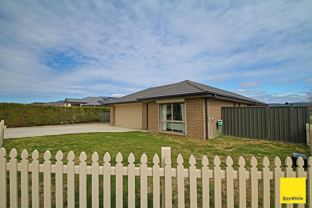 19 Deniston Circuit, Bungendore - Image 1