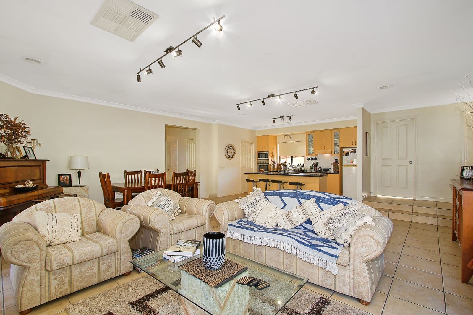 26 Darrambal Drive, Springdale Heights - Thumbnail 7