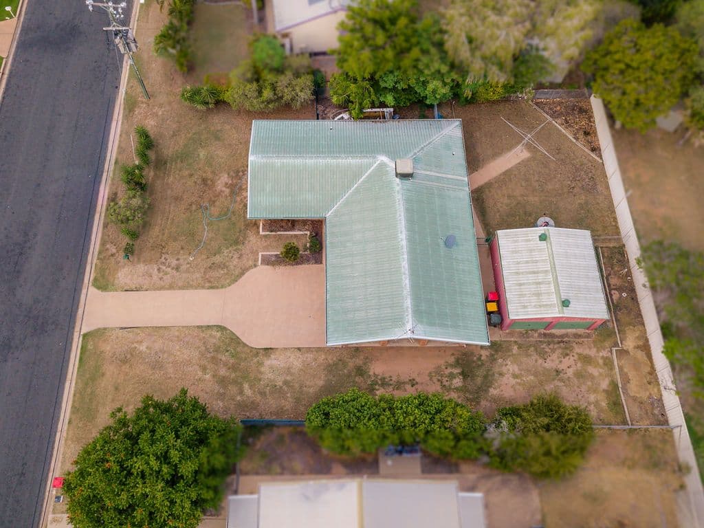 17 Dawn Crescent, Emerald QLD 4720, Emerald - Thumbnail 2