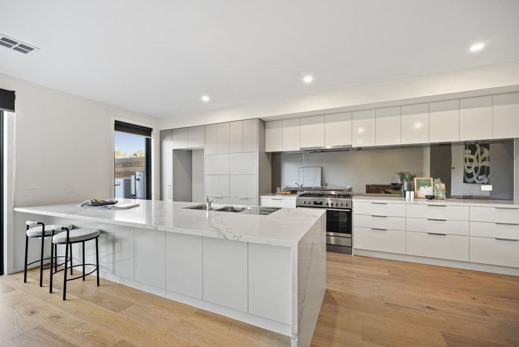 24 Emica Parade, Knoxfield VIC 3180, Knoxfield - Thumbnail 2