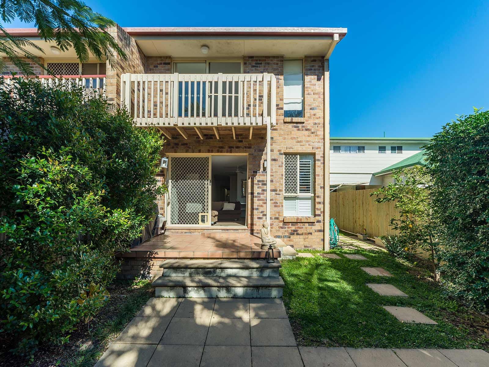 23 Deakin Avenue, Southport QLD 4215, Southport - Thumbnail 5