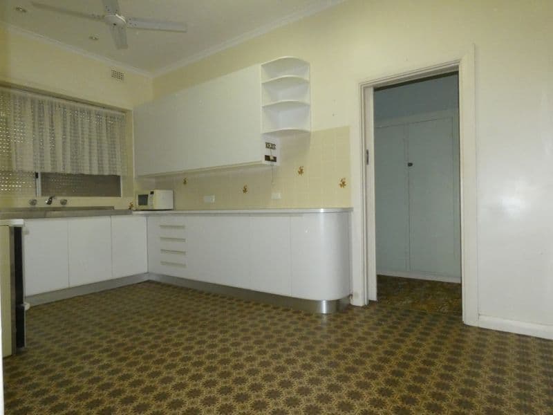 8 Fourth Street, Warooka SA 5577, Warooka - Thumbnail 2
