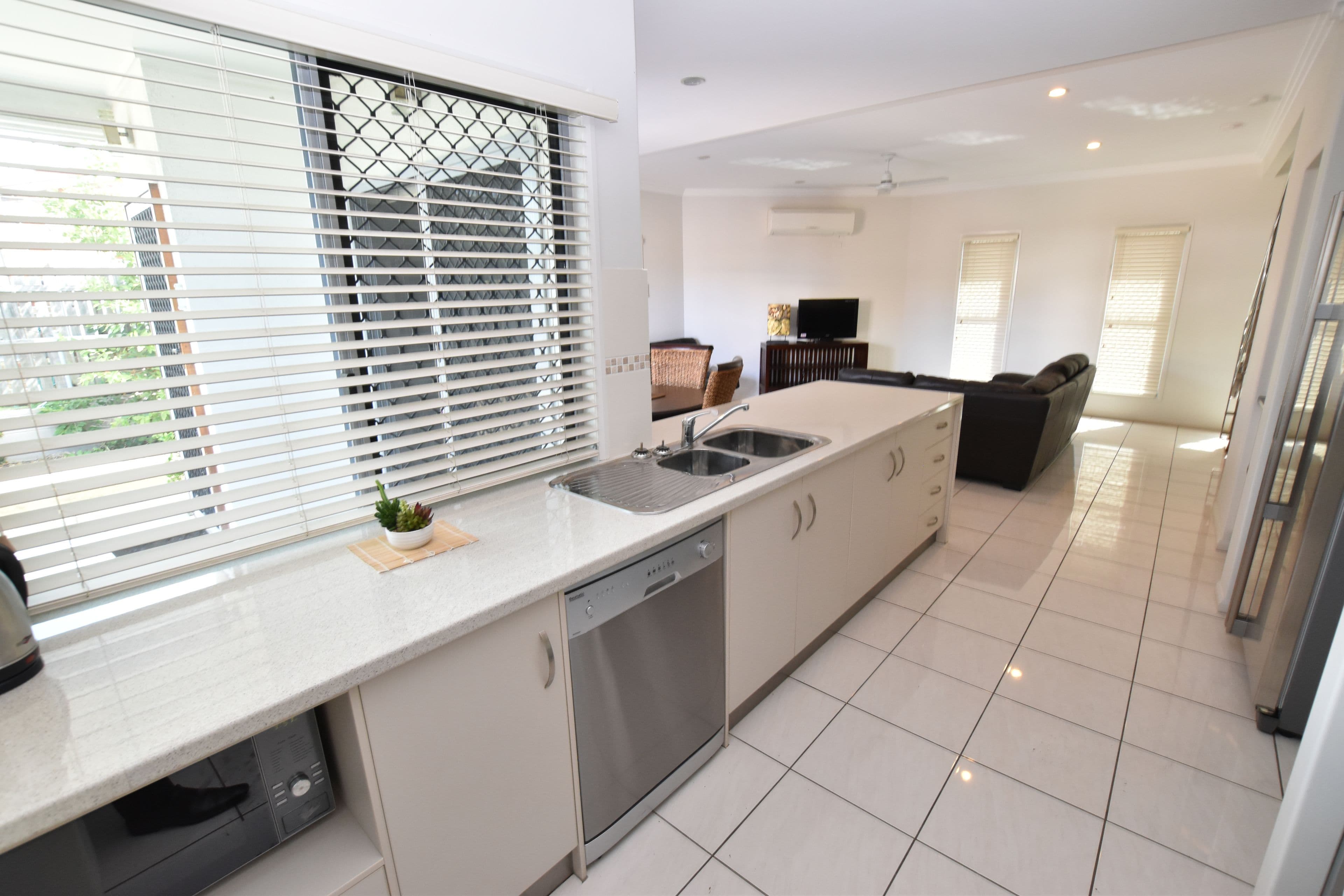 15 Glenlyon Street, Gladstone Central QLD 4680, Gladstone Central - Thumbnail 7