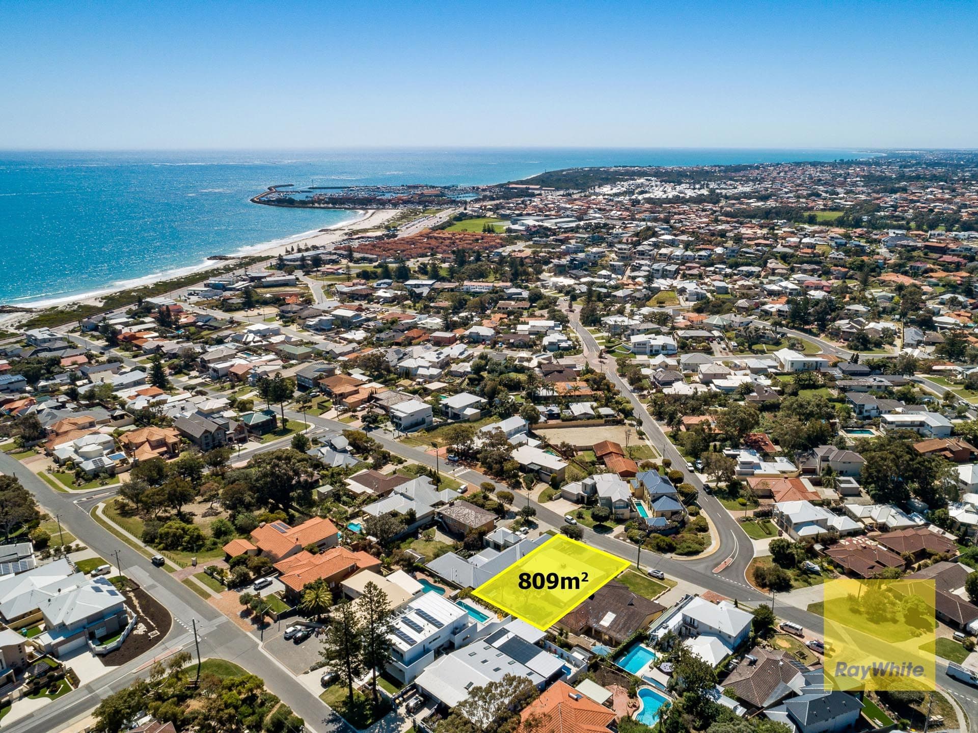 48 Robin Avenue, Sorrento WA 6020, Sorrento - Thumbnail 2