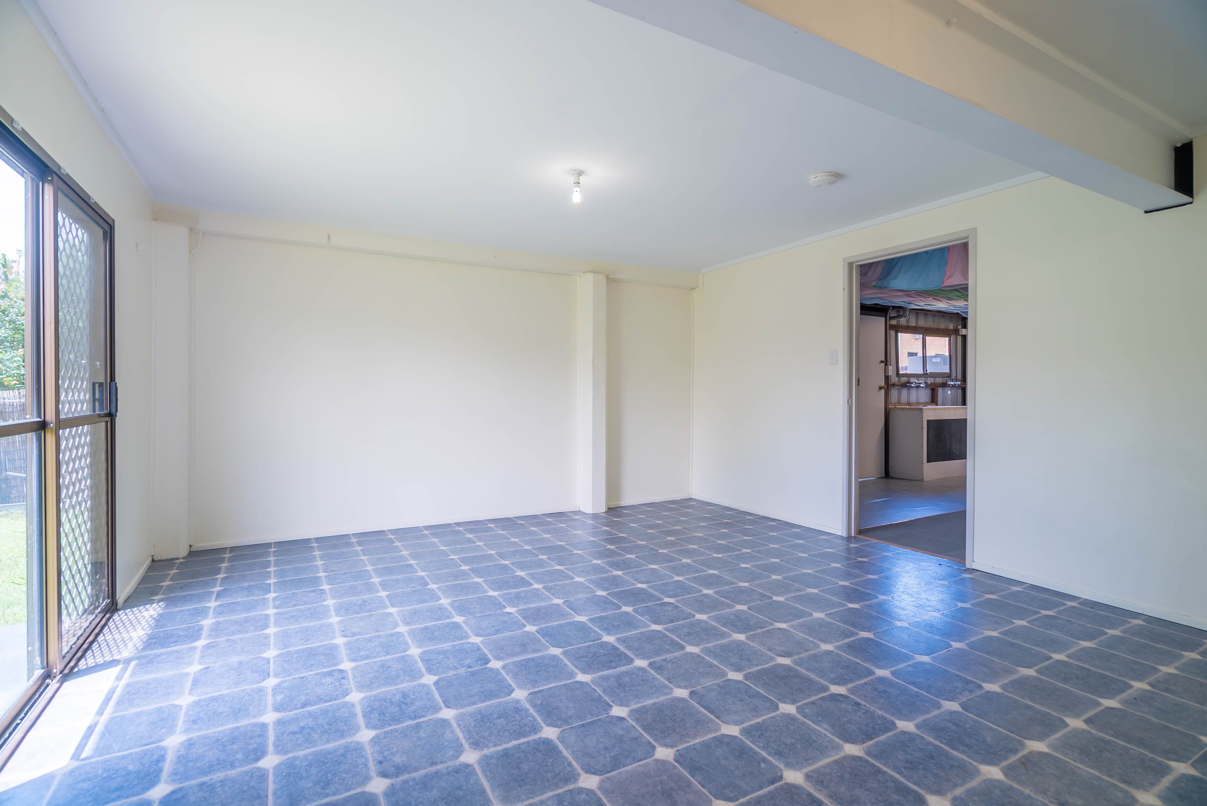 8 Skinner Crescent, Silkstone QLD 4304, Silkstone - Thumbnail 3